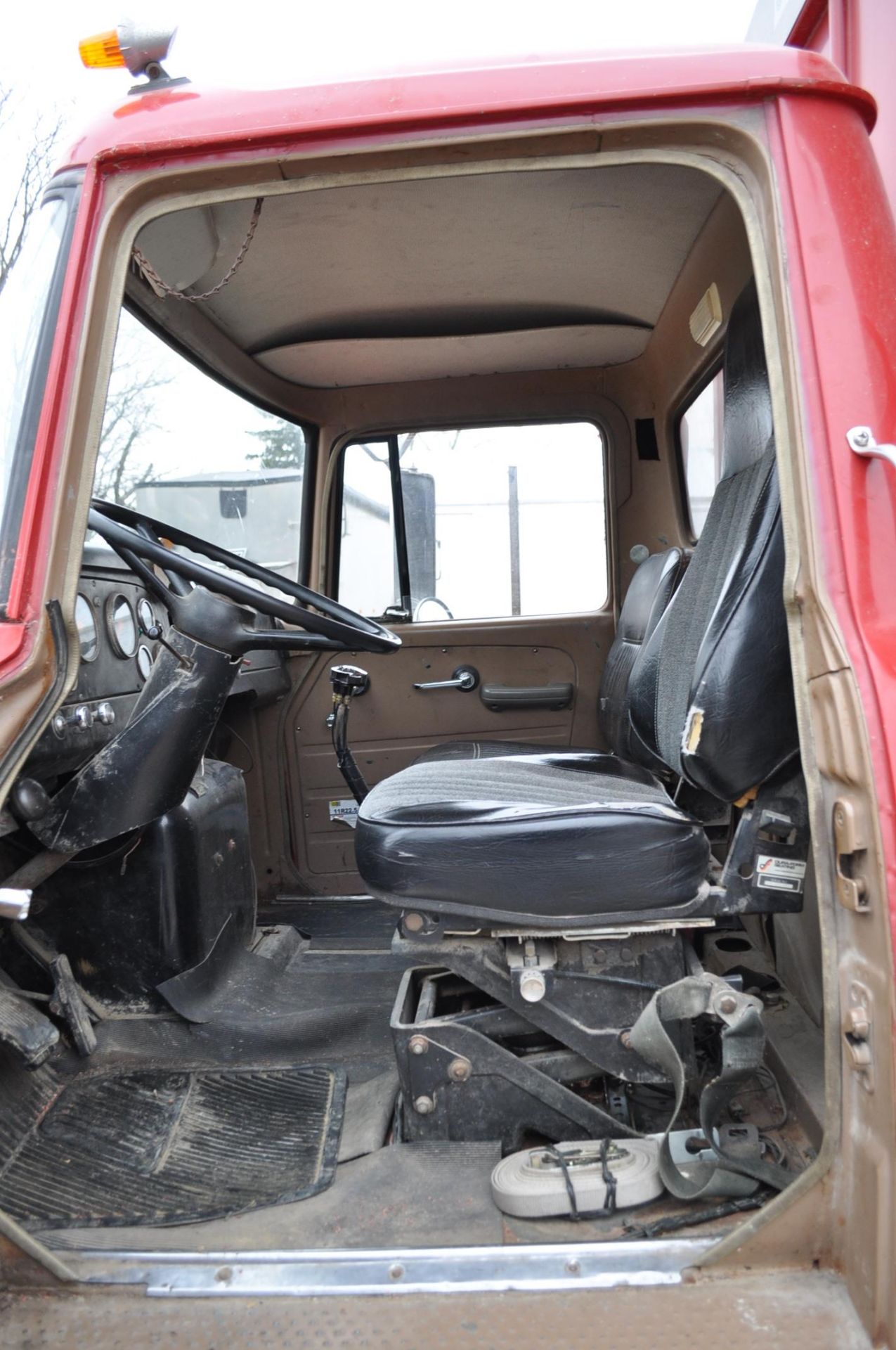 1977 IHC 1850 tandem axle Loadstar Grain Truck , DT 466 Diesel w/13 spd under direct, air brakes, - Image 13 of 20