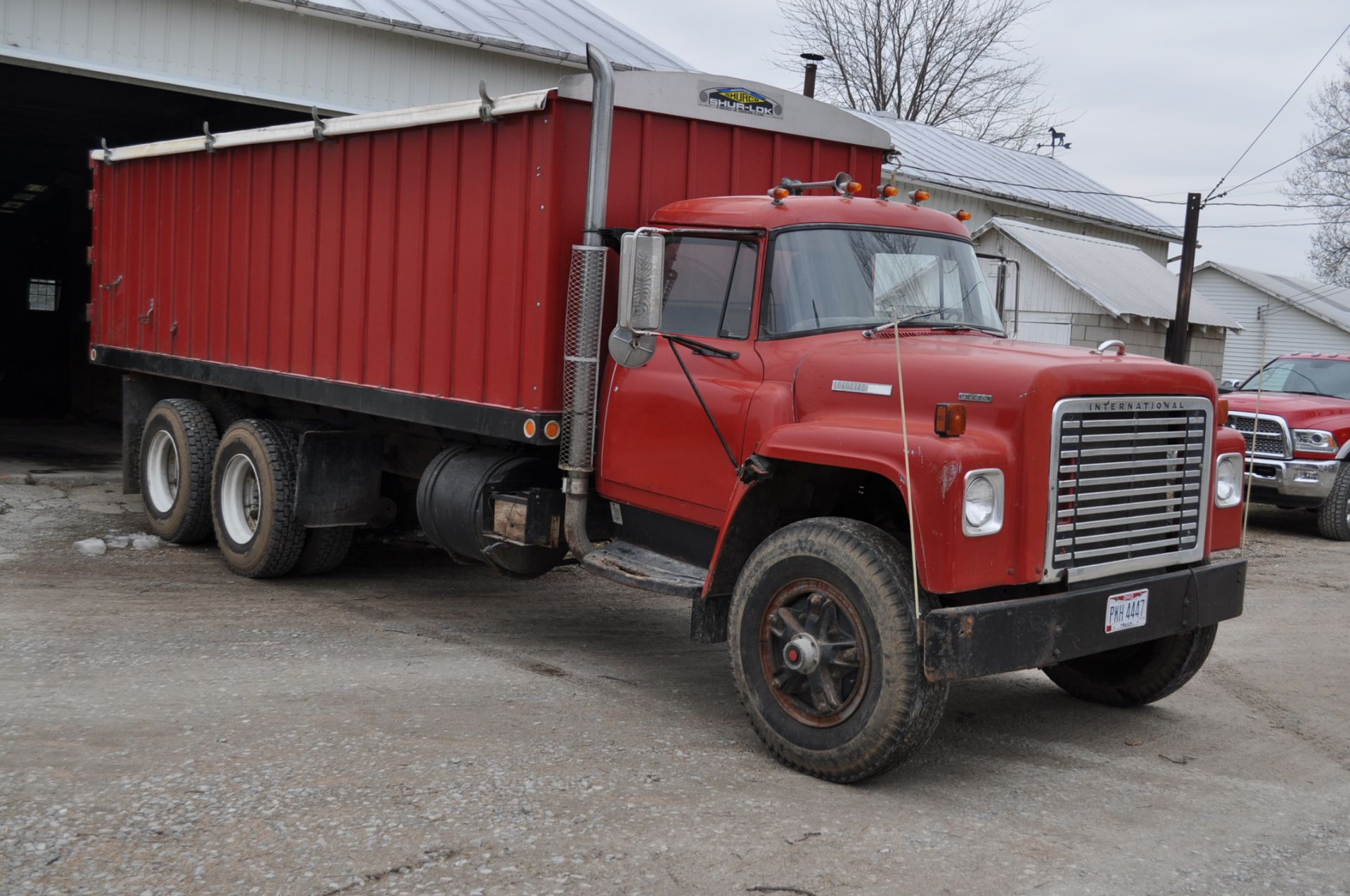 1977 IHC 1850 tandem axle Loadstar Grain Truck , DT 466 Diesel w/13 spd under direct, air brakes, - Image 2 of 20