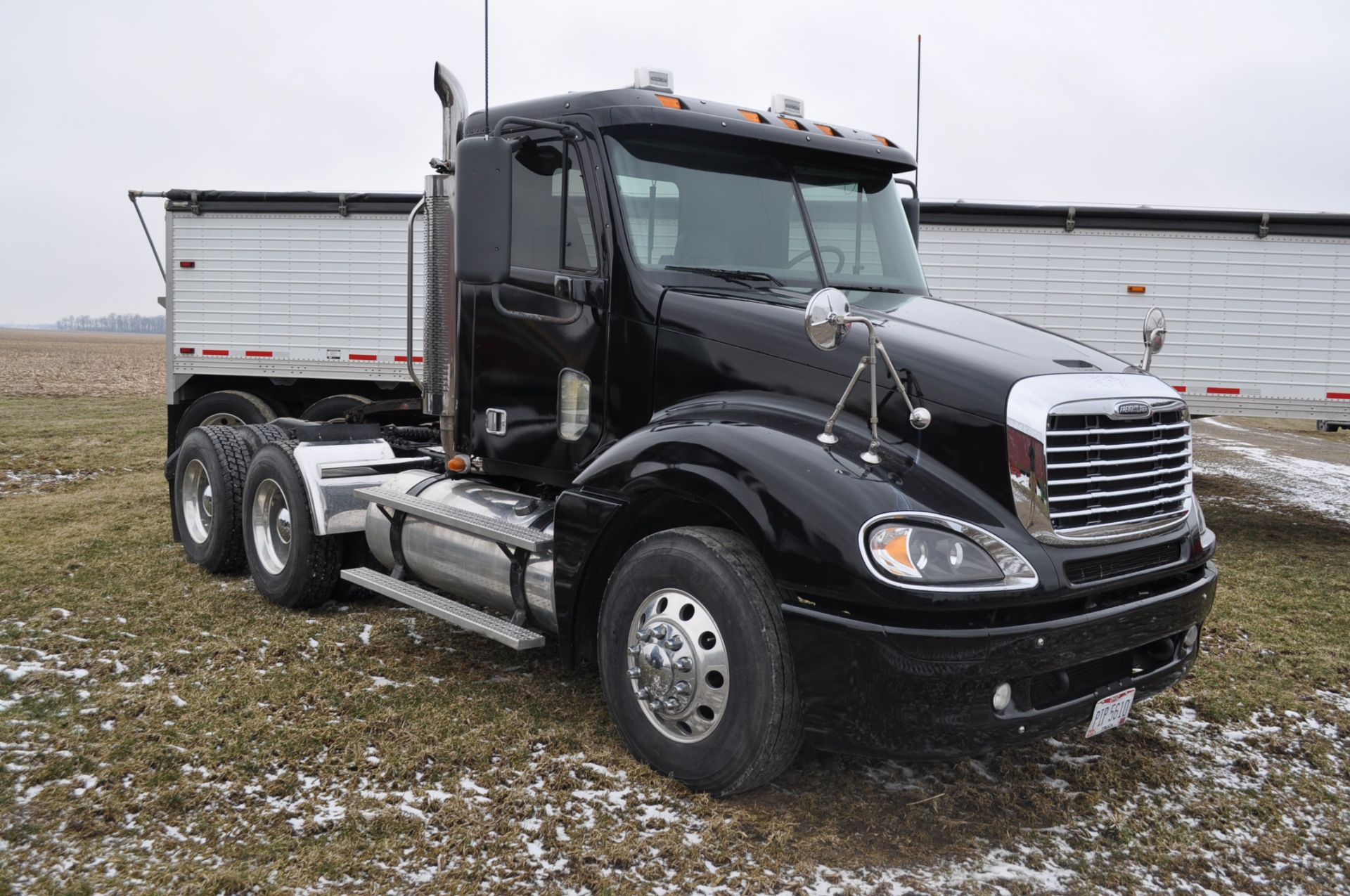 2007 Freightliner Columbia semi truck, 14 L Detroit 515 hp, Eaton 10 sp, tandem axle, air ride, - Image 2 of 28