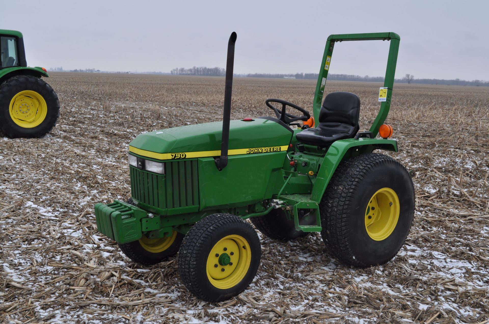 John Deere 790 compact tractor, 2WD, front wts, diesel, mid-mount remotes, 3 pt, 540 PTO, 13.6-16