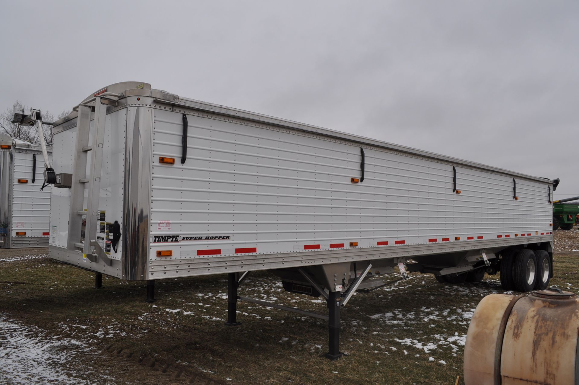 2014 Timpte 40’ hopper trailer, elec tarp, ag hopper, spring ride, 11 R 24.5 tires, 4 alum wheels, - Image 3 of 14