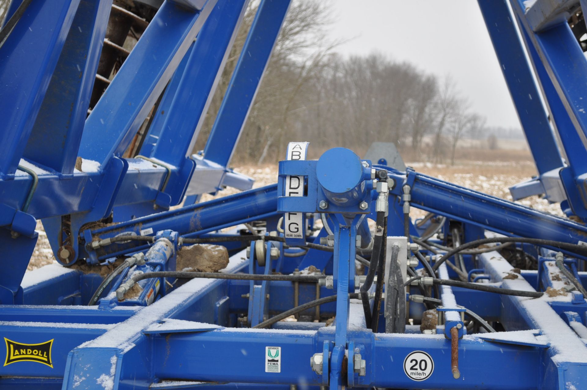 29’ Landoll 7431-29 VT Plus, walking tandems, 380/55 R 65 transport, rear basket, rear hitch, SN - Image 11 of 11