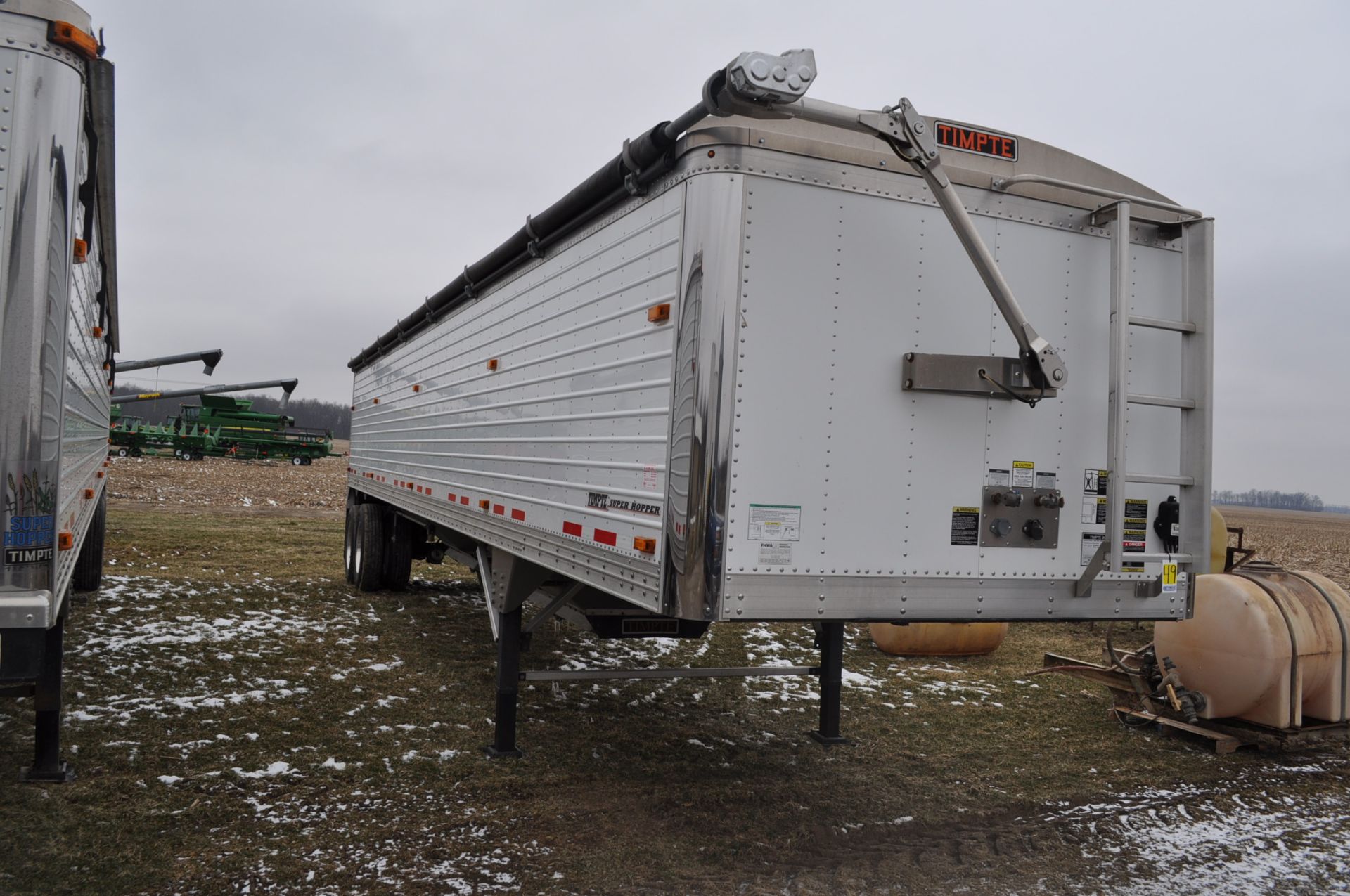 2014 Timpte 40’ hopper trailer, elec tarp, ag hopper, spring ride, 11 R 24.5 tires, 4 alum wheels,