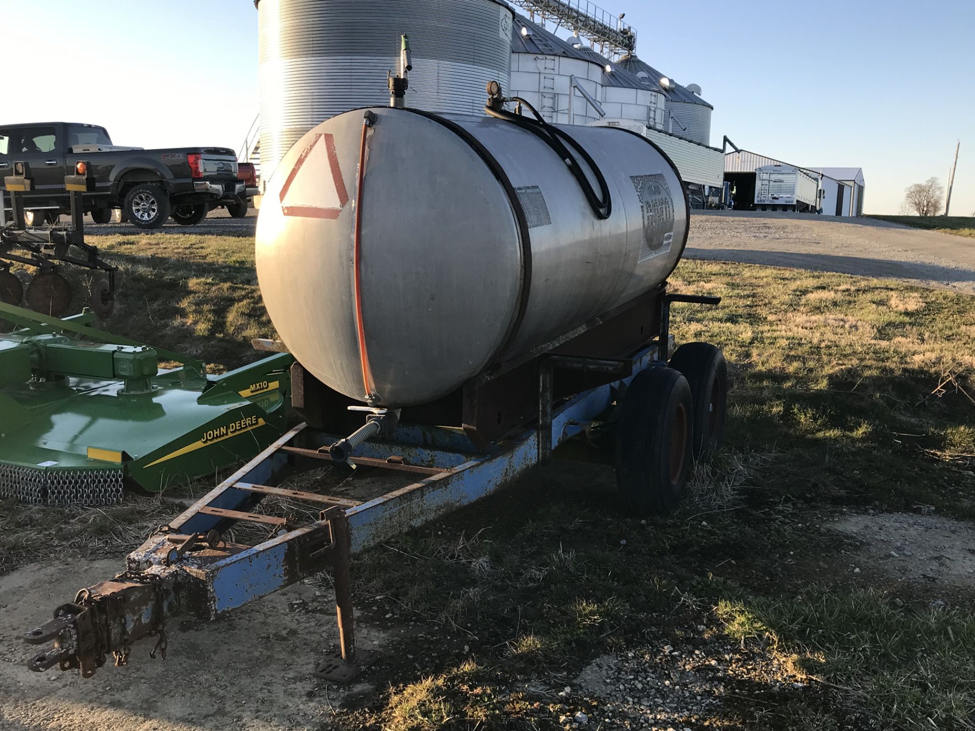 1,000 gallon nurse trailer, tandem axle, aluminum tank, 11L-15 tires, Mobley Farms - New Vienna, - Image 5 of 7