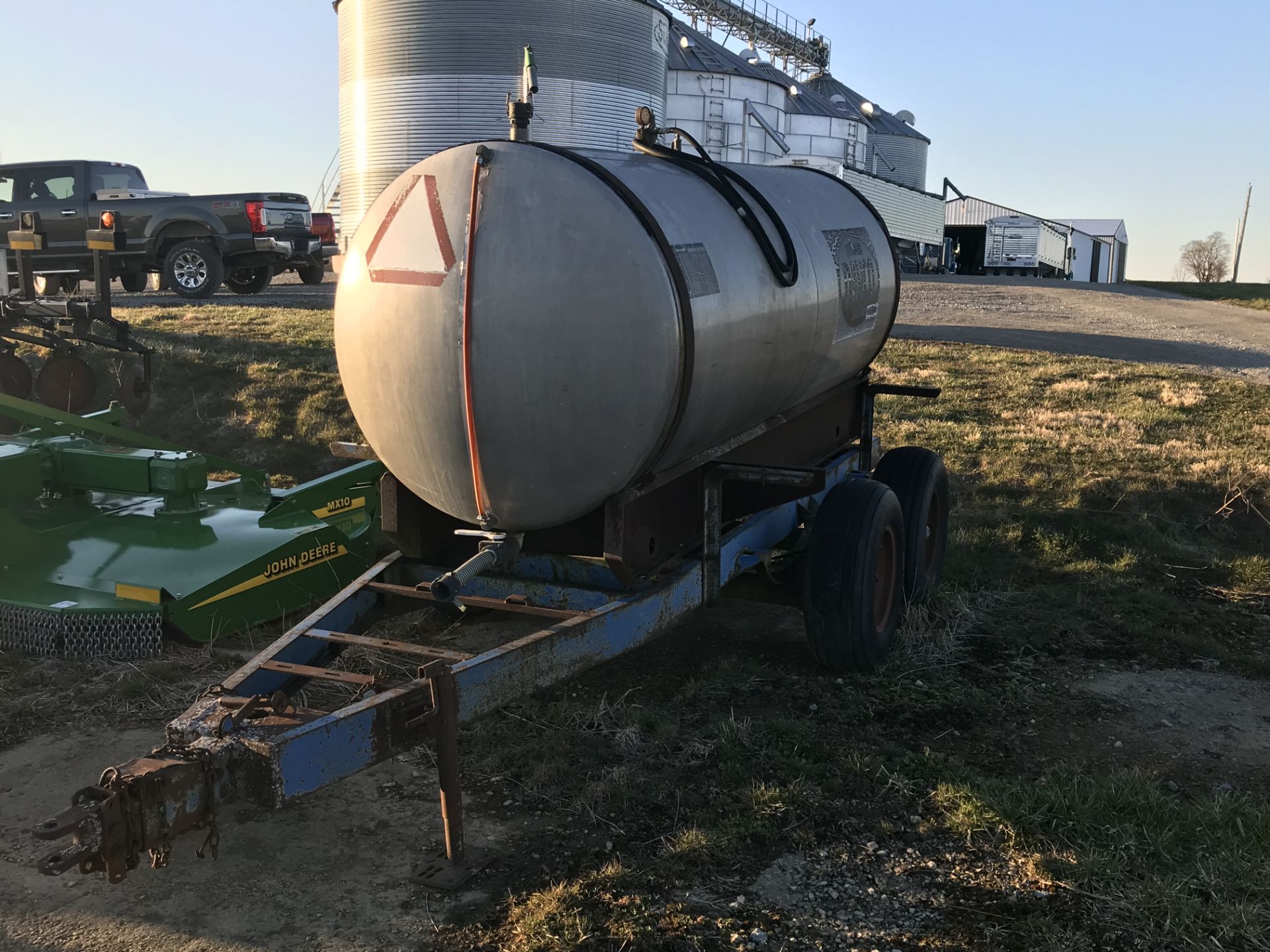 1,000 gallon nurse trailer, tandem axle, aluminum tank, 11L-15 tires, Mobley Farms - New Vienna, - Image 6 of 7
