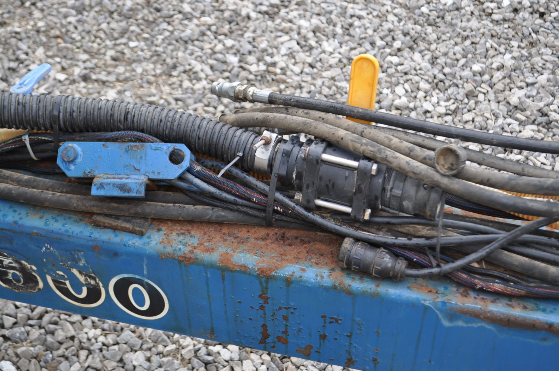 Kinze 2600 12 row corn planter, 2x2 and infurrow liquid, floating row cleaners, finger pickup, 1 - Image 5 of 26