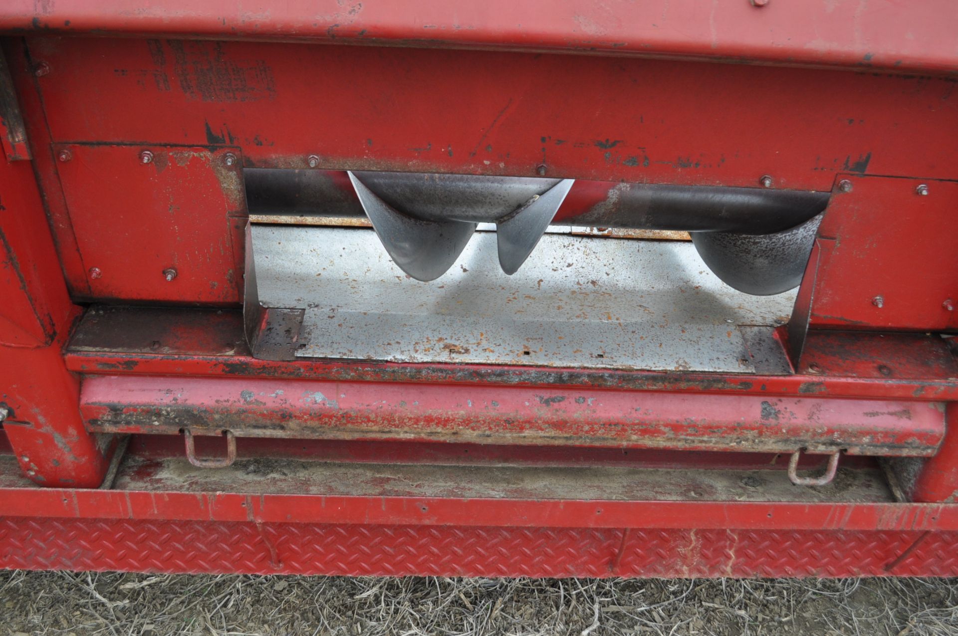 Case International 1063 corn head, knife rolls, high tin, sells with 15’ header cart - Image 12 of 19