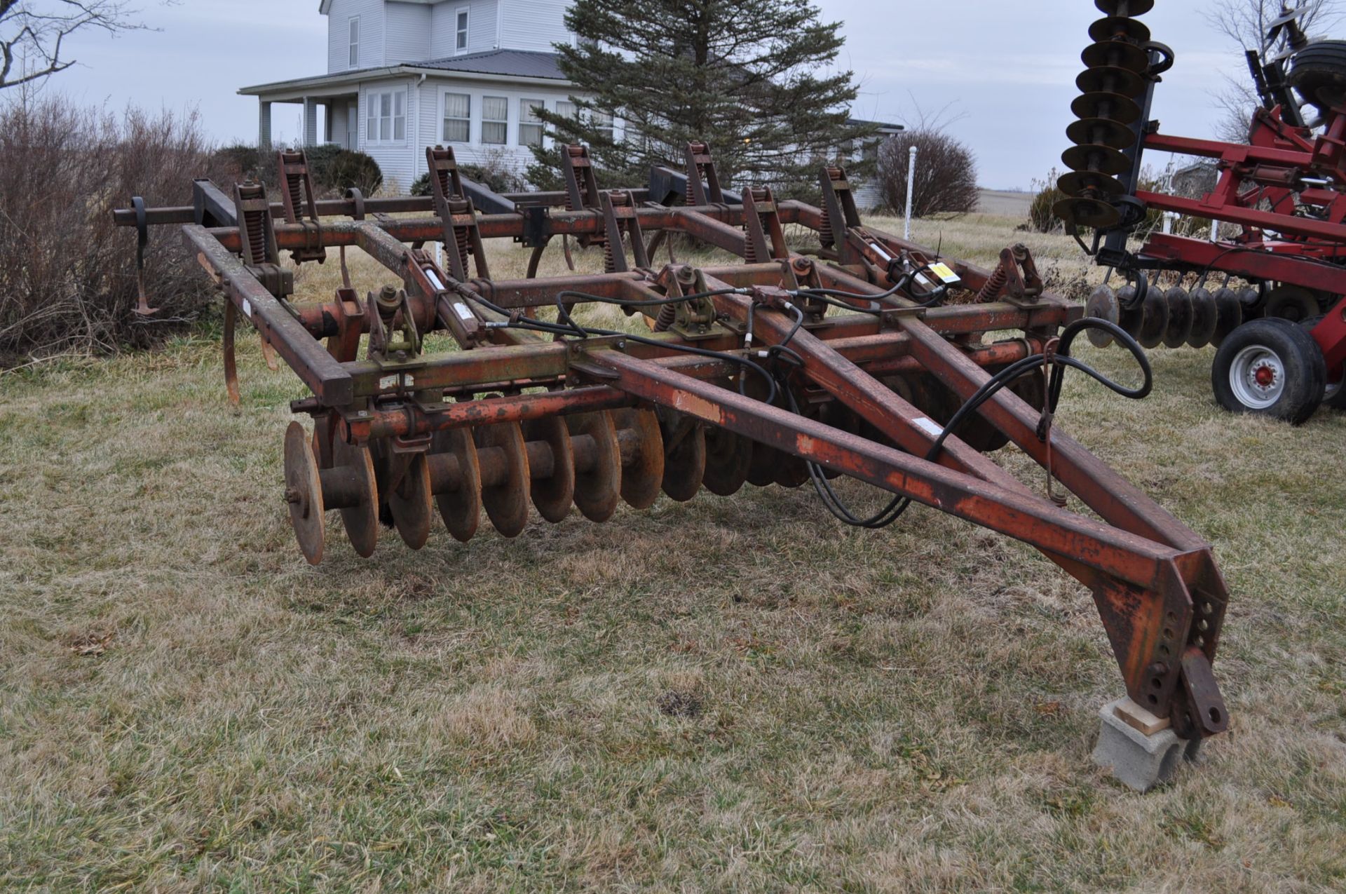 9 shank Brush Hog disc chisel, spring cushion front discs, rear leveler, hyd raise, pull type - Image 2 of 7