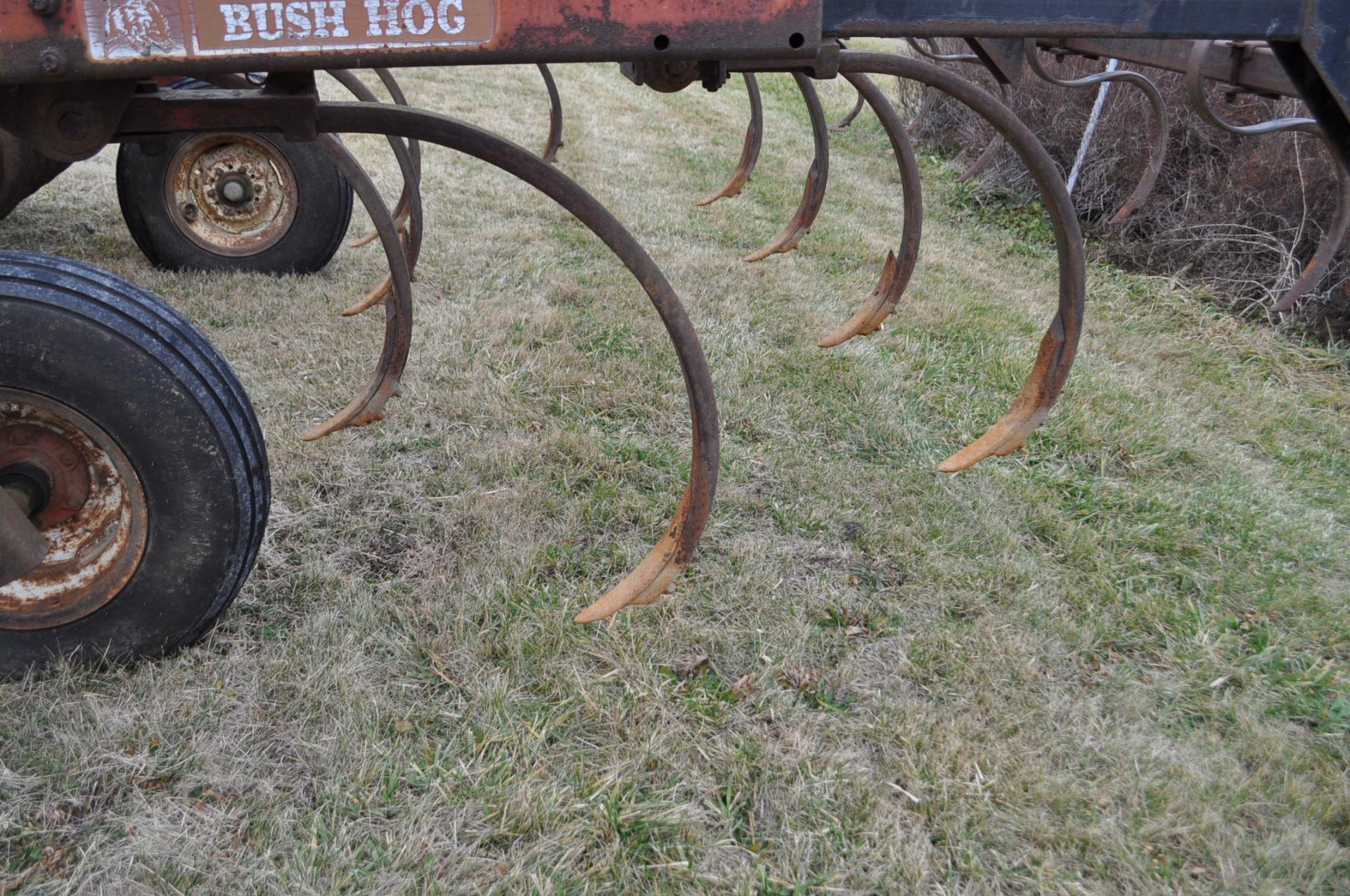 9 shank Brush Hog disc chisel, spring cushion front discs, rear leveler, hyd raise, pull type - Image 6 of 7