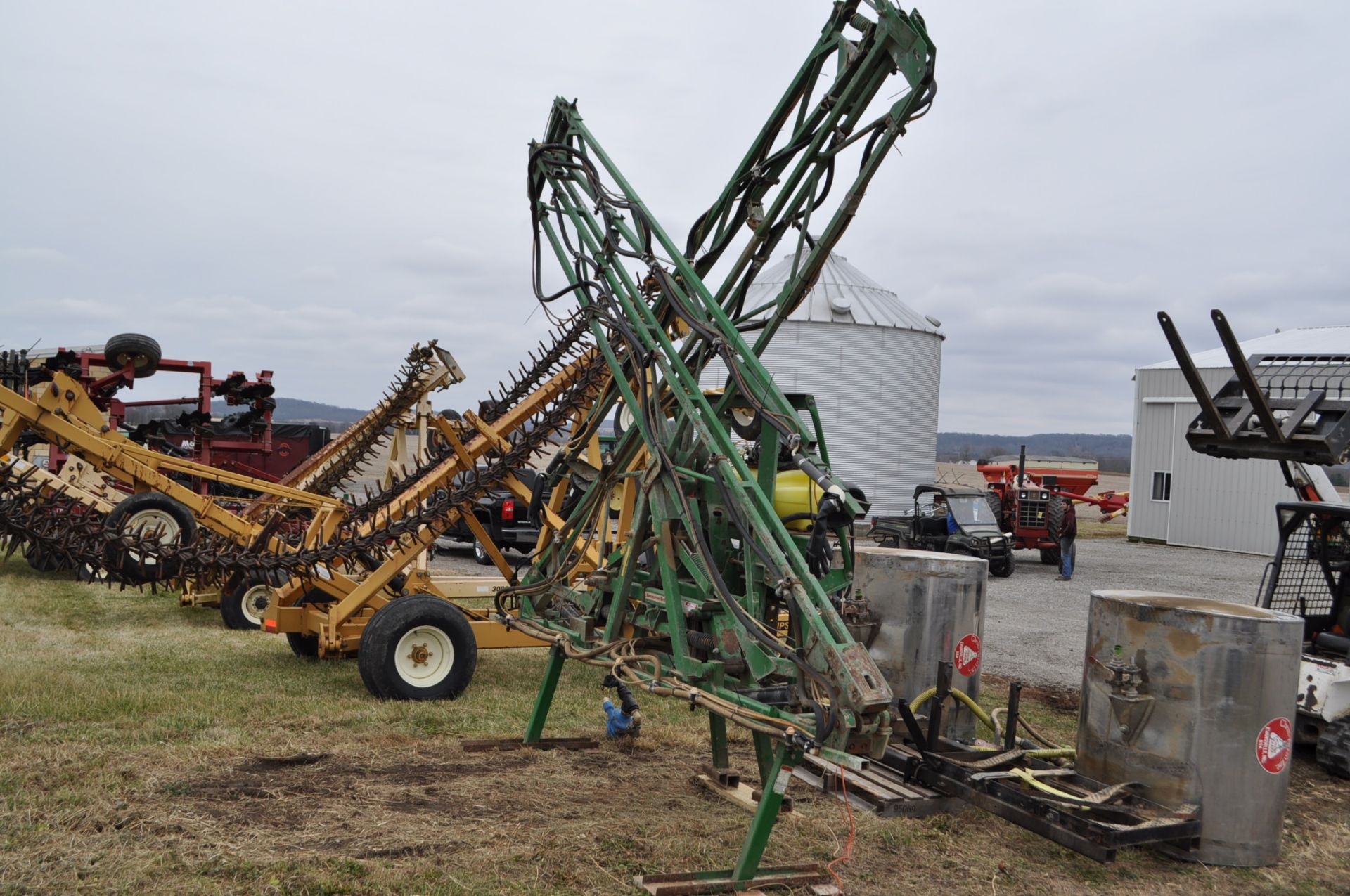 60’ Great Plains 3pt sprayer, hyd fold booms, 30” nozzle spacing, foam markers, sells with Chem Farm - Image 3 of 13