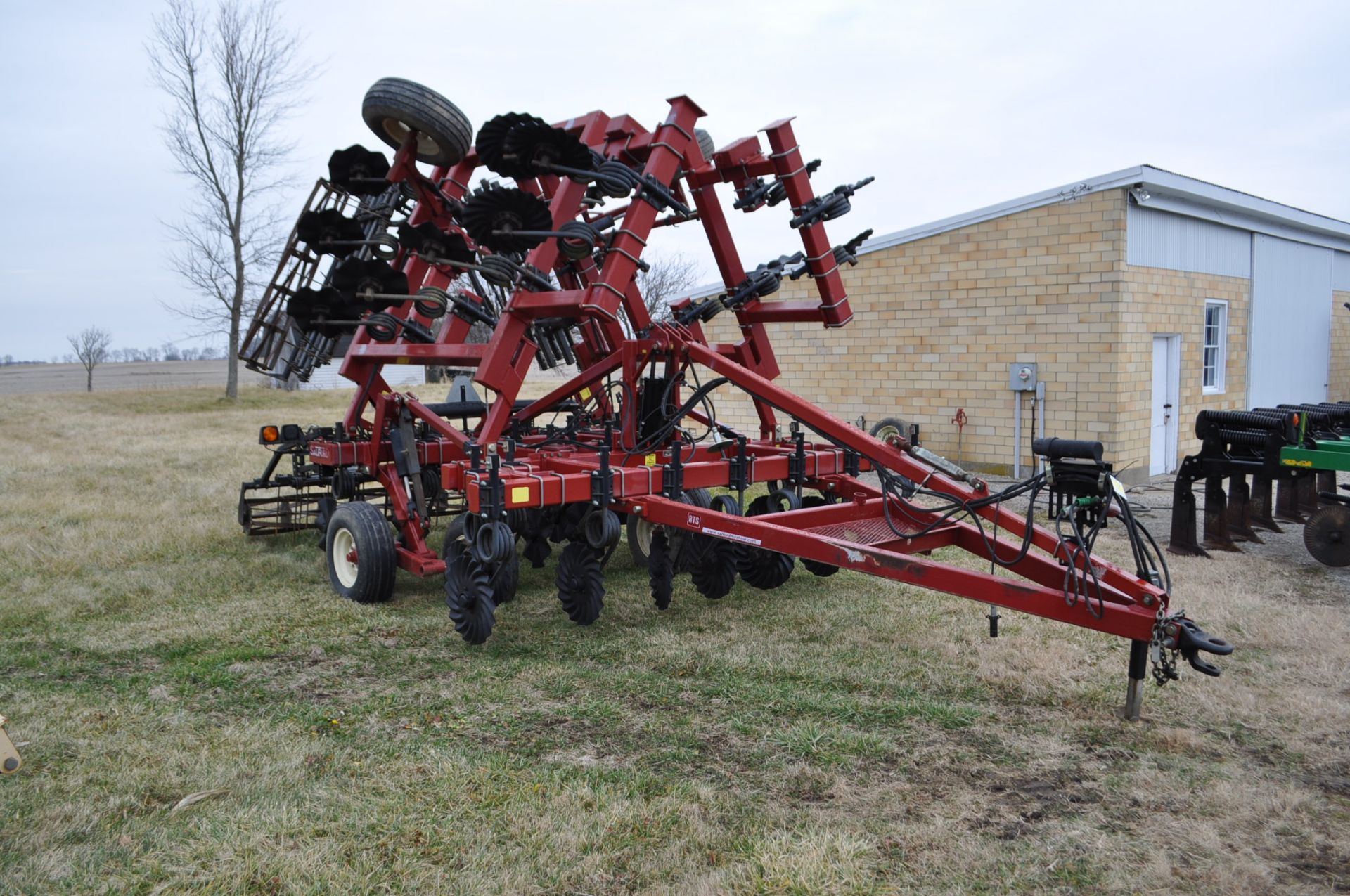 24’ Salford RTS 570 vertical till, wing weights, coil tine harrow, rolling basket, SN 092124 - Image 2 of 16