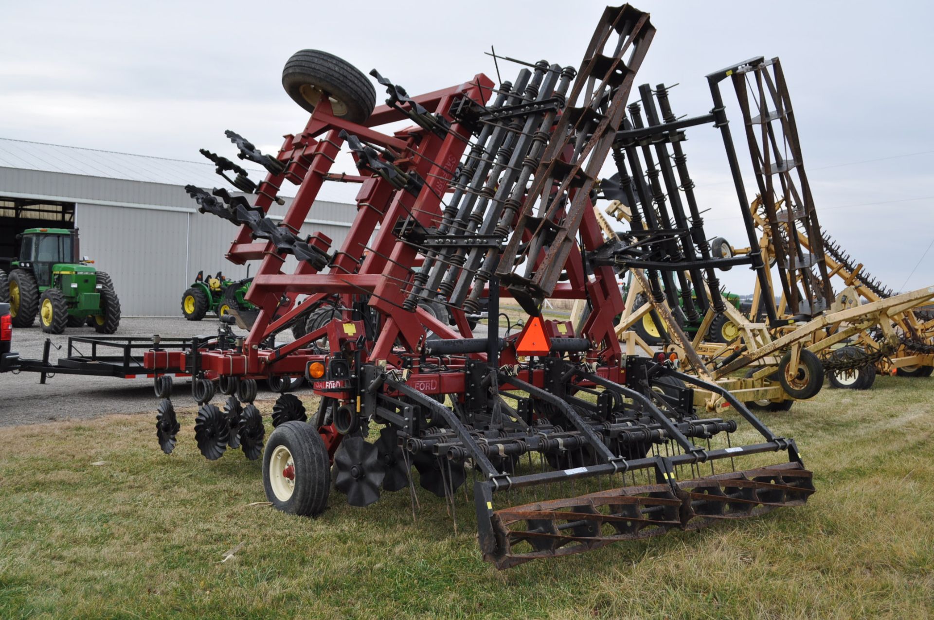 24’ Salford RTS 570 vertical till, wing weights, coil tine harrow, rolling basket, SN 092124 - Image 3 of 16