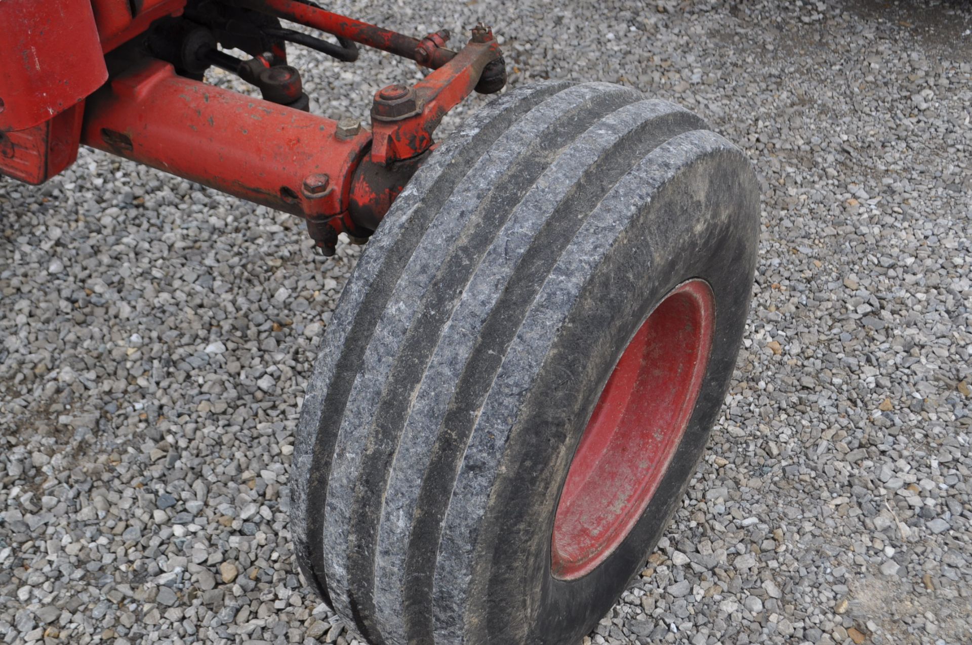 International 1066 tractor, 18.4 R 38 rear, 11L-15 front, 2 hyd remotes, 3 pt, quick hitch, 540/1000 - Image 5 of 18