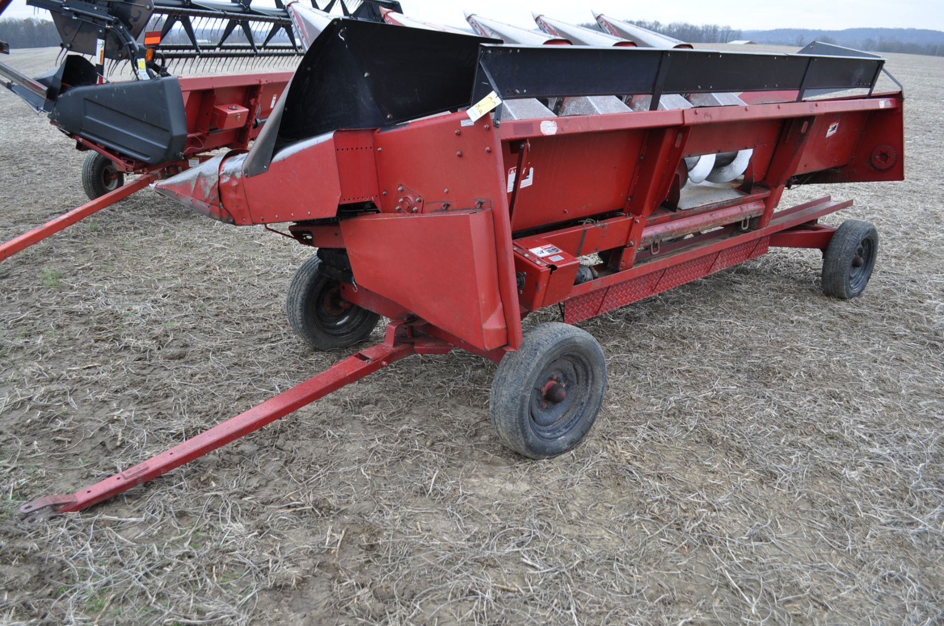 Case International 1063 corn head, knife rolls, high tin, sells with 15’ header cart