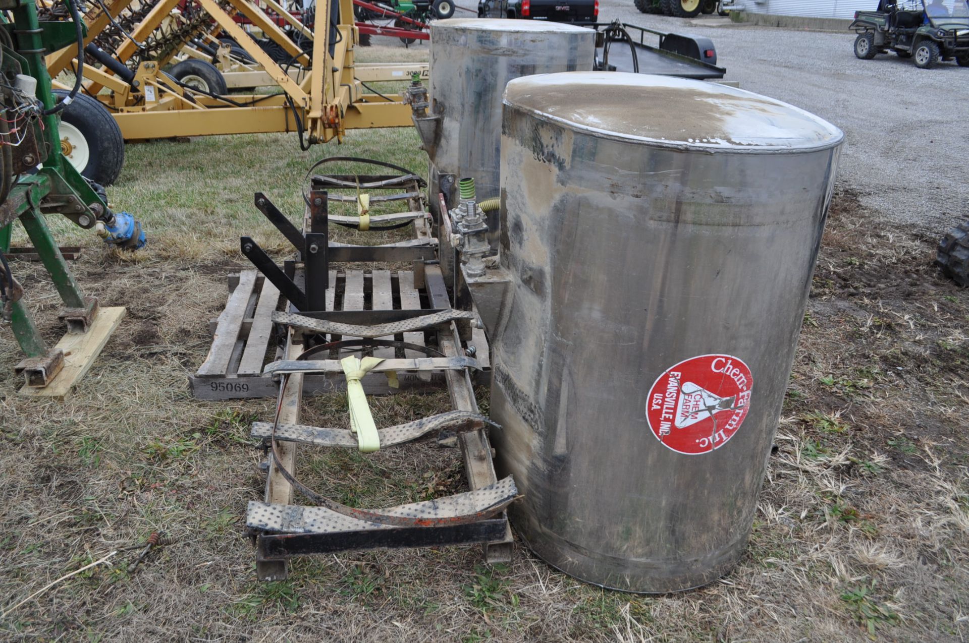 60’ Great Plains 3pt sprayer, hyd fold booms, 30” nozzle spacing, foam markers, sells with Chem Farm - Image 13 of 13