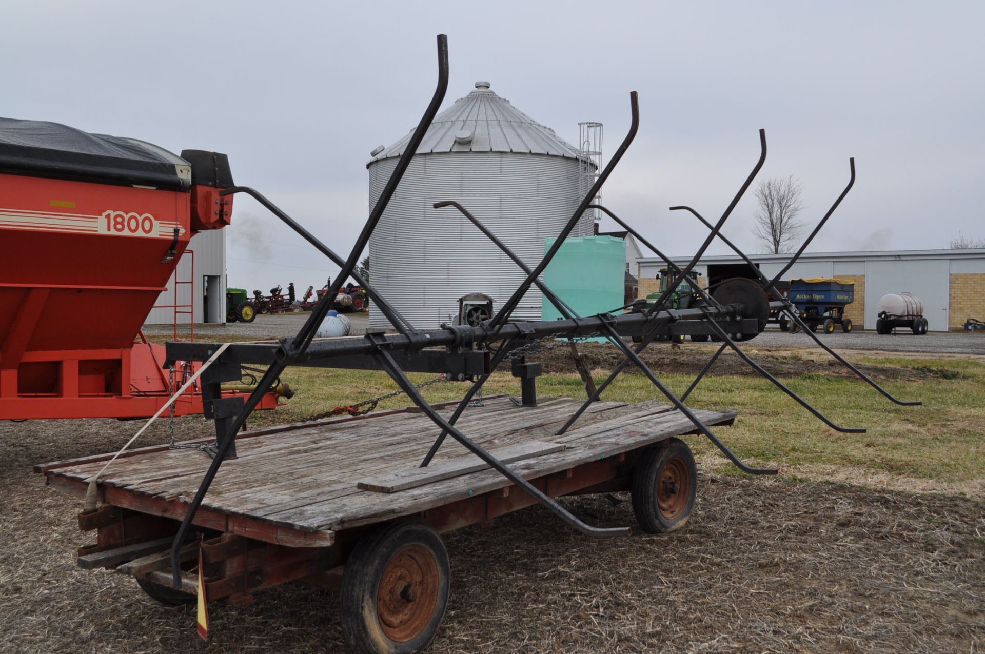 Kelderman 6 row down corn reel, wagon does not sell - Image 4 of 5