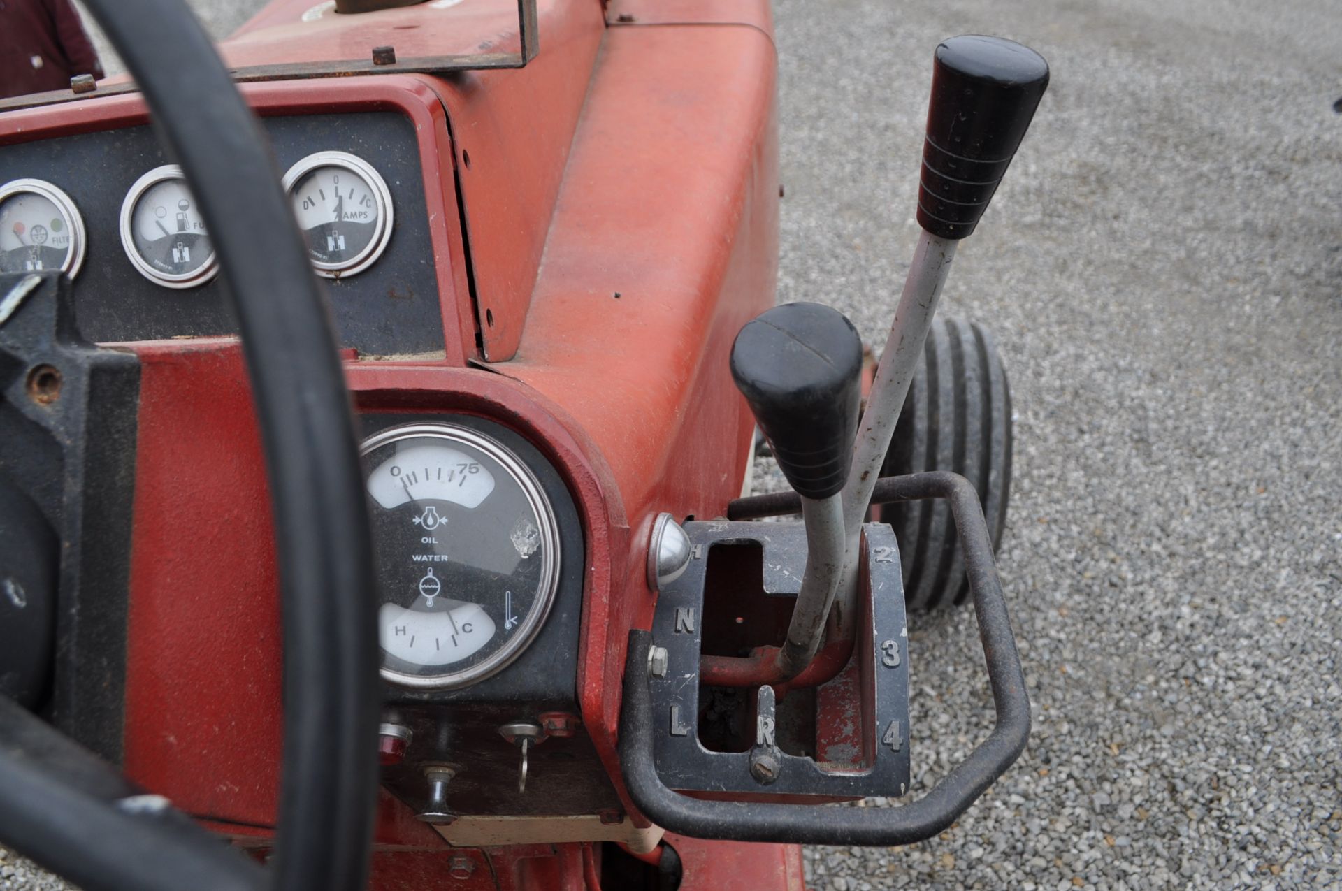 International 1066 tractor, 18.4 R 38 rear, 11L-15 front, 2 hyd remotes, 3 pt, quick hitch, 540/1000 - Image 16 of 18