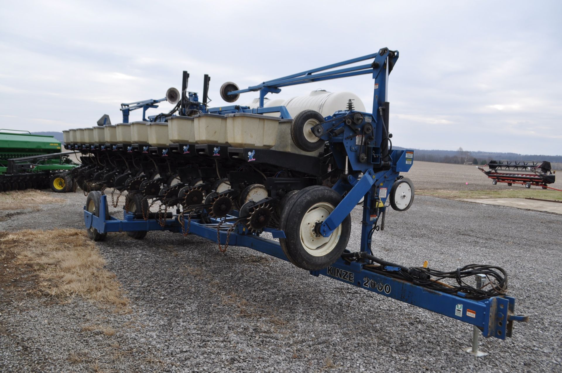 Kinze 2600 12 row corn planter, 2x2 and infurrow liquid, floating row cleaners, finger pickup, 1 - Image 4 of 26