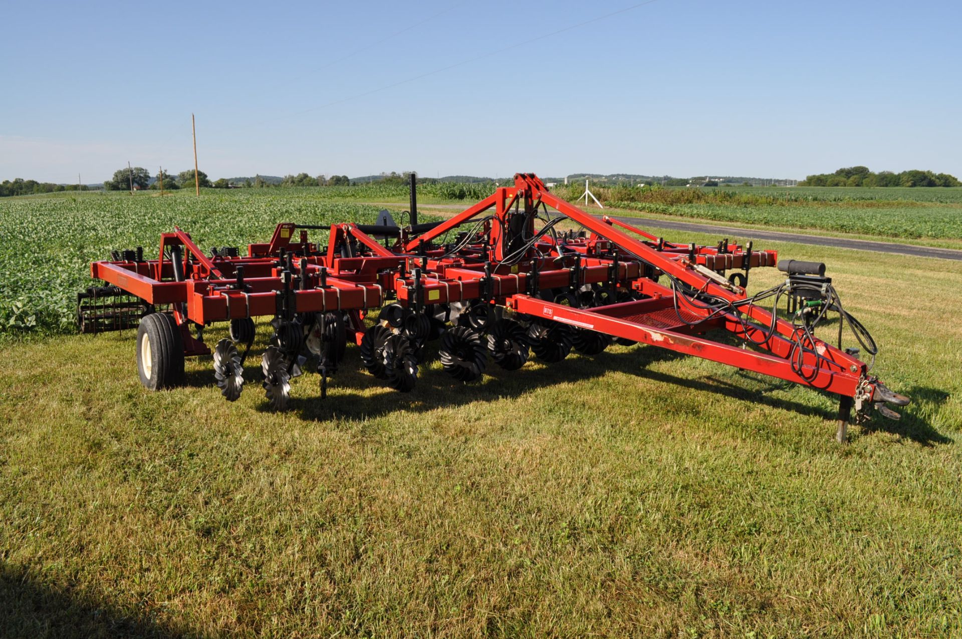 24’ Salford RTS 570 vertical till, wing weights, coil tine harrow, rolling basket, SN 092124 - Image 16 of 16