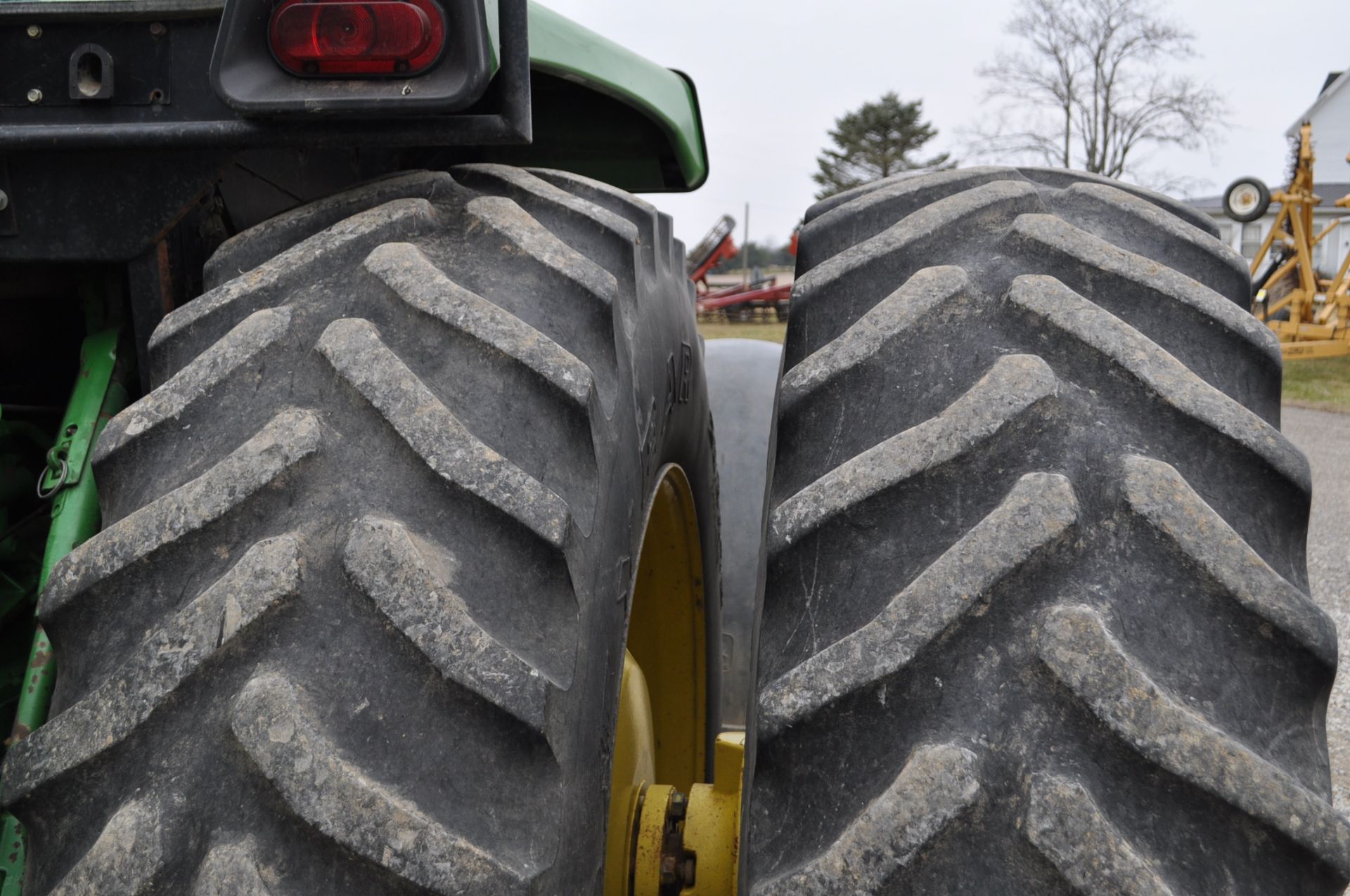 John Deere 4955 MFWD tractor, 20.8 R 42 duals, 18.4 R 26 front, 15 spd powershift, 3 hyd remotes, - Image 7 of 17