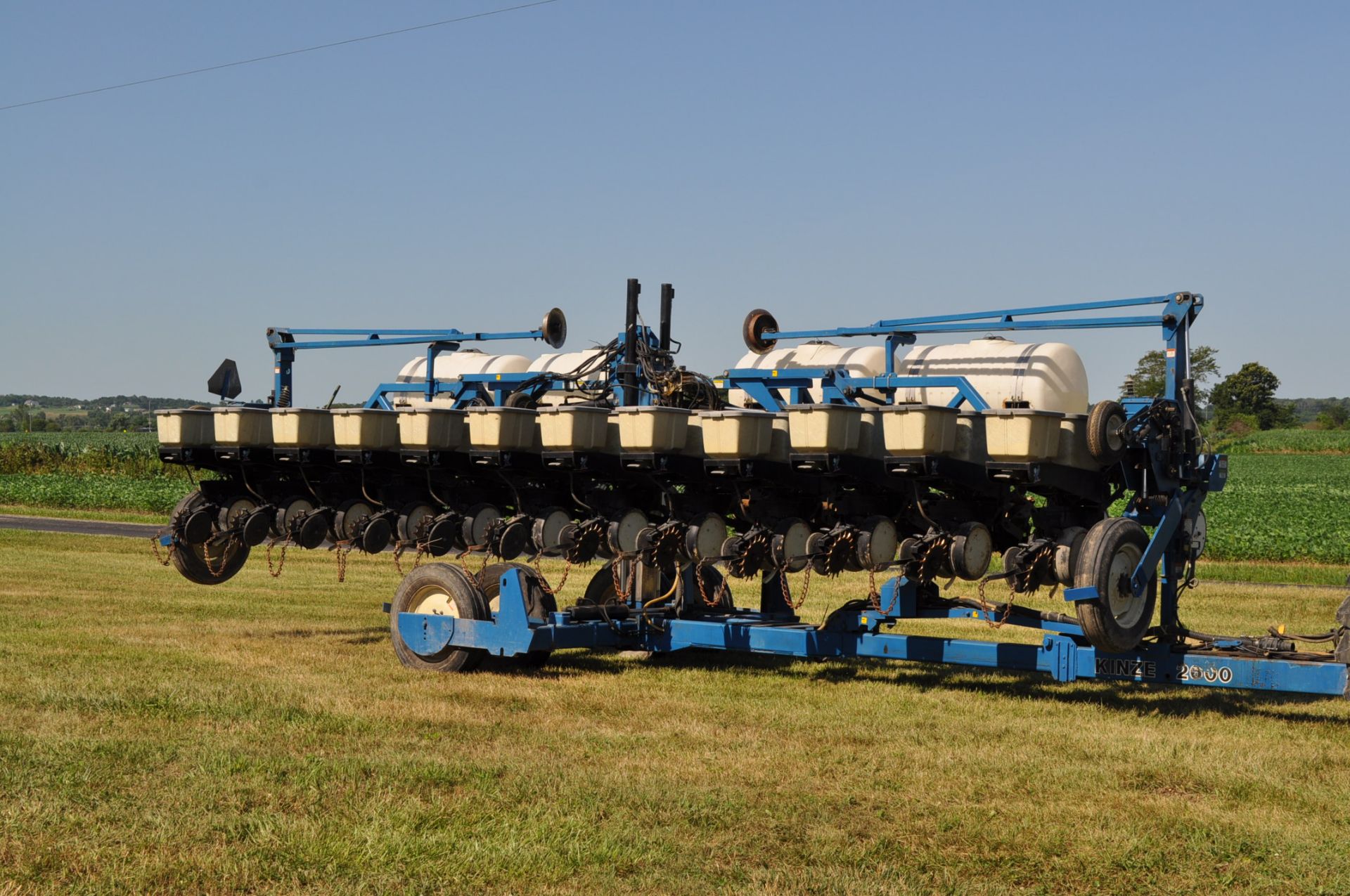 Kinze 2600 12 row corn planter, 2x2 and infurrow liquid, floating row cleaners, finger pickup, 1 - Image 26 of 26