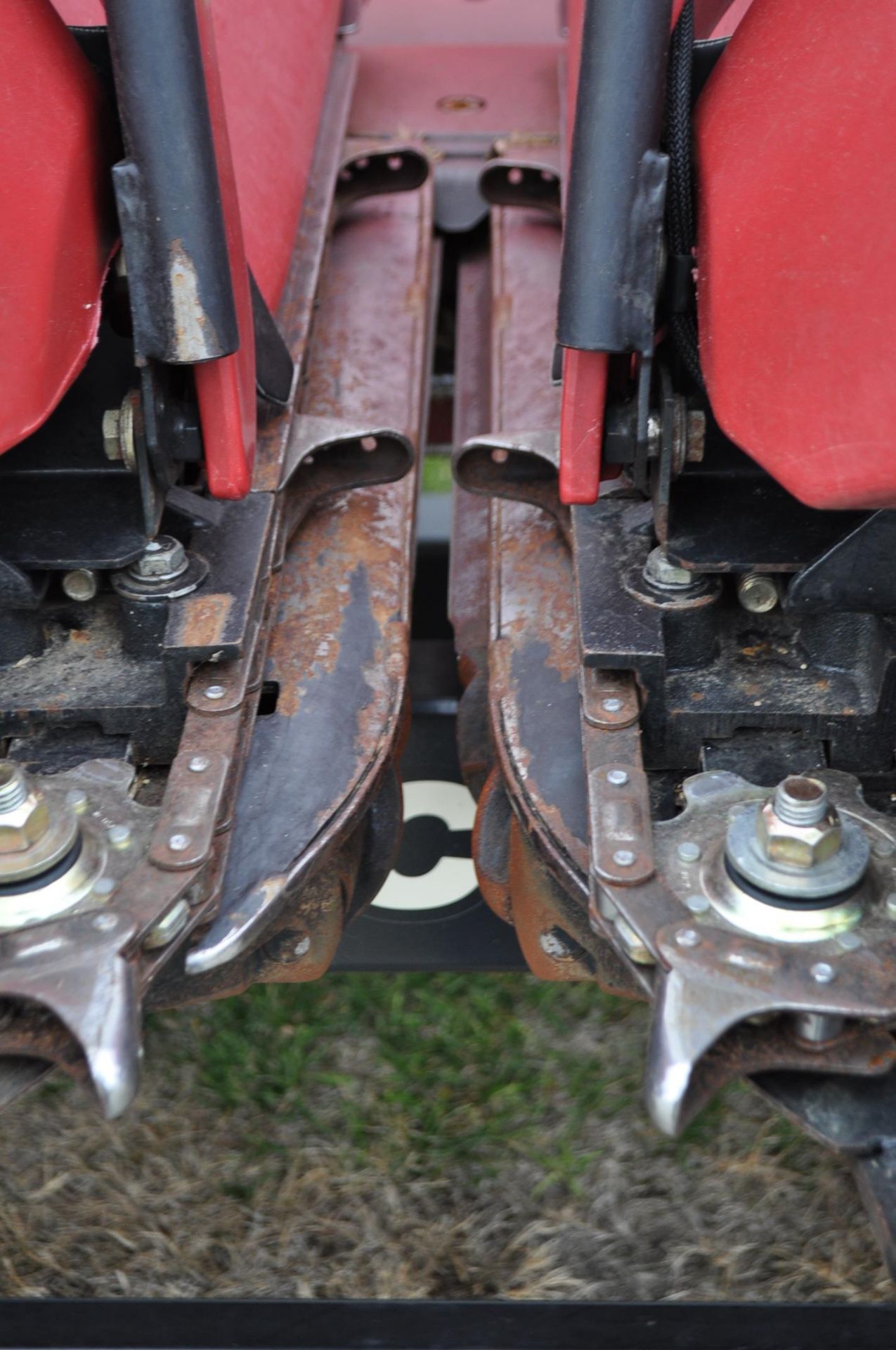 Case IH 3408 8 row x 30” corn head, poly, hyd deck plates, knife rolls, 600 acres on sprockets and - Image 8 of 15