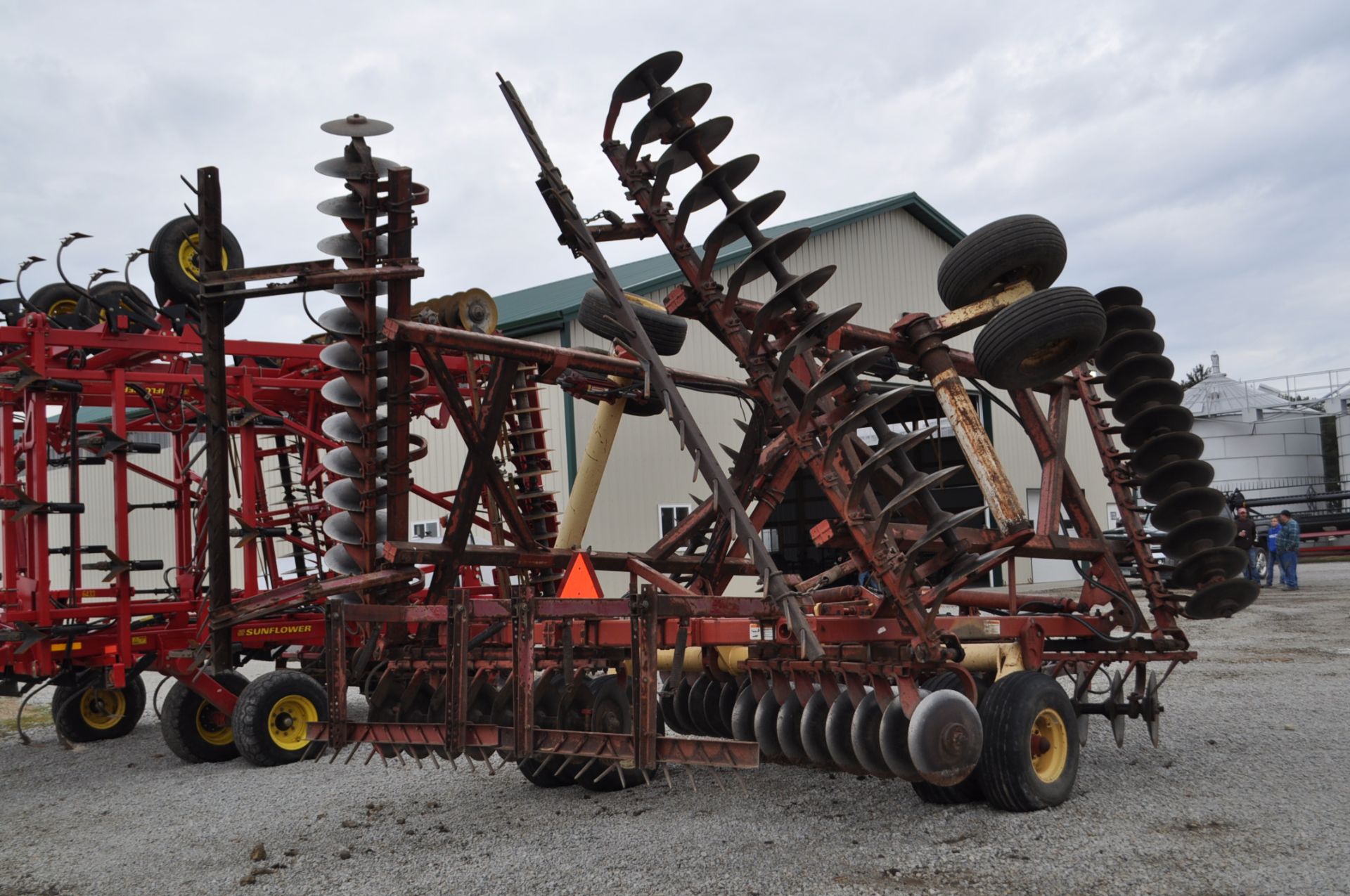 30’ Krause disc, single bar harrow, 9” spacing, rock flex - Image 3 of 8