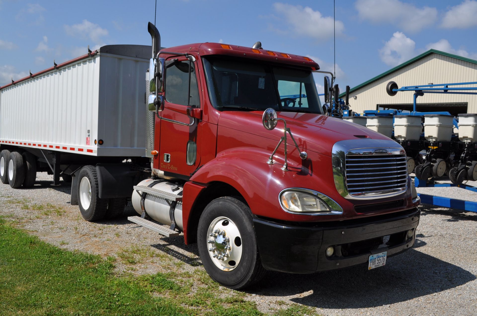 2004 Freightliner Columbia truck, single axle, 355 hp C-12 CAT, 10 spd Eaton, air ride, 295/75 R - Image 15 of 15