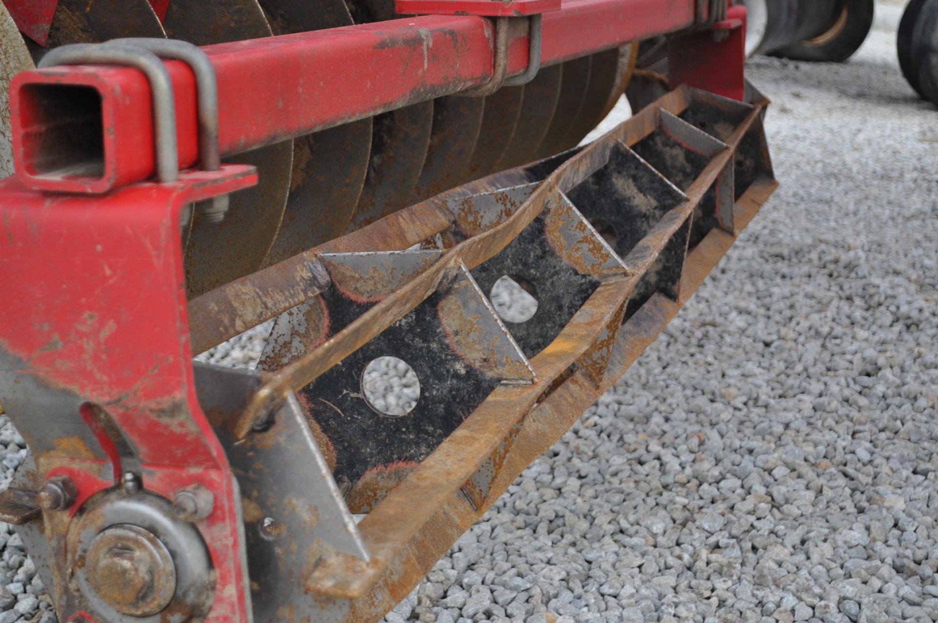 43’ Sunflower 6433 soil finisher, discs, rolling baskets, sweeps, 3-bar harrow, rear rolling - Image 8 of 13