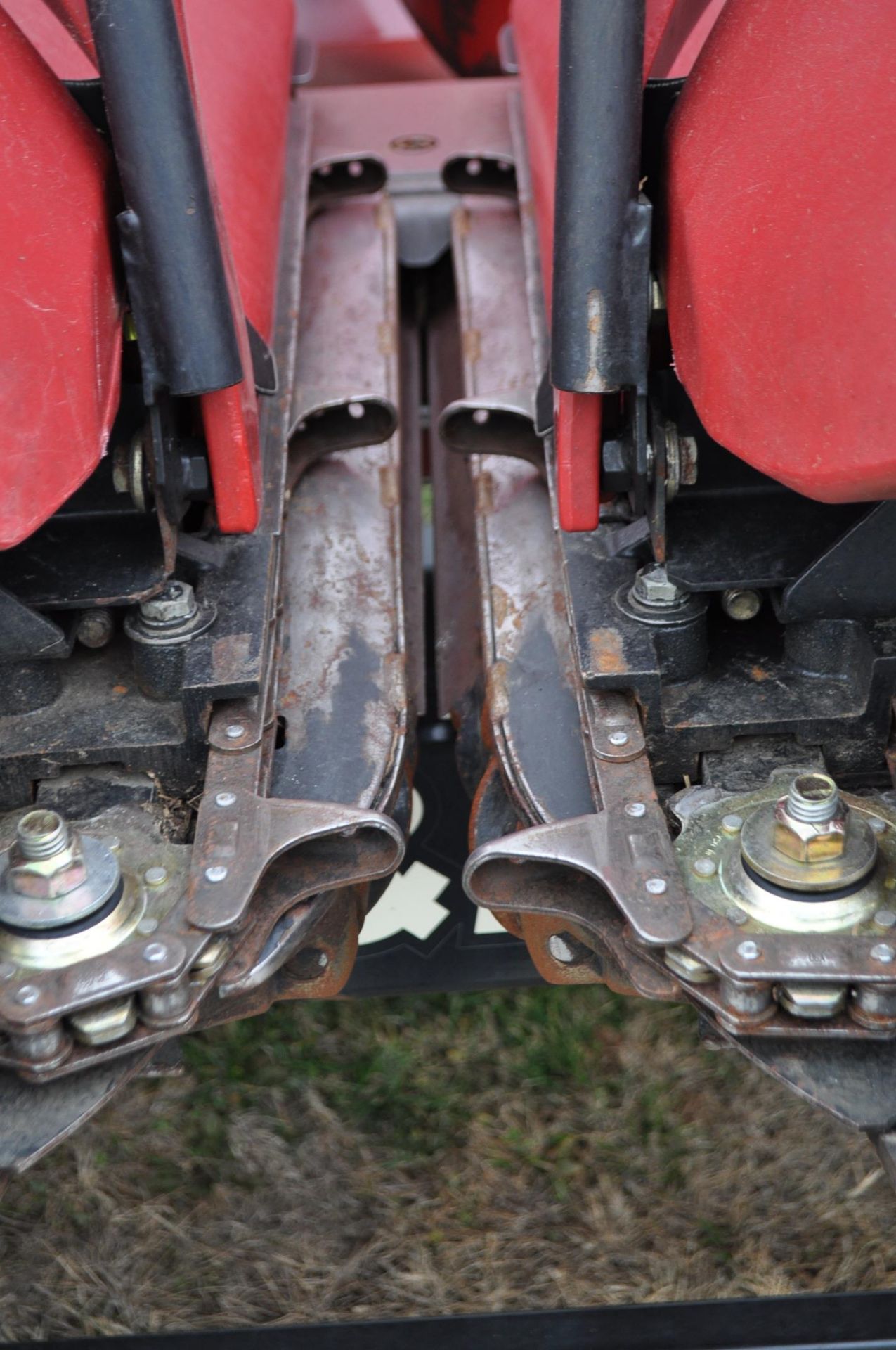 Case IH 3408 8 row x 30” corn head, poly, hyd deck plates, knife rolls, 600 acres on sprockets and - Image 7 of 15