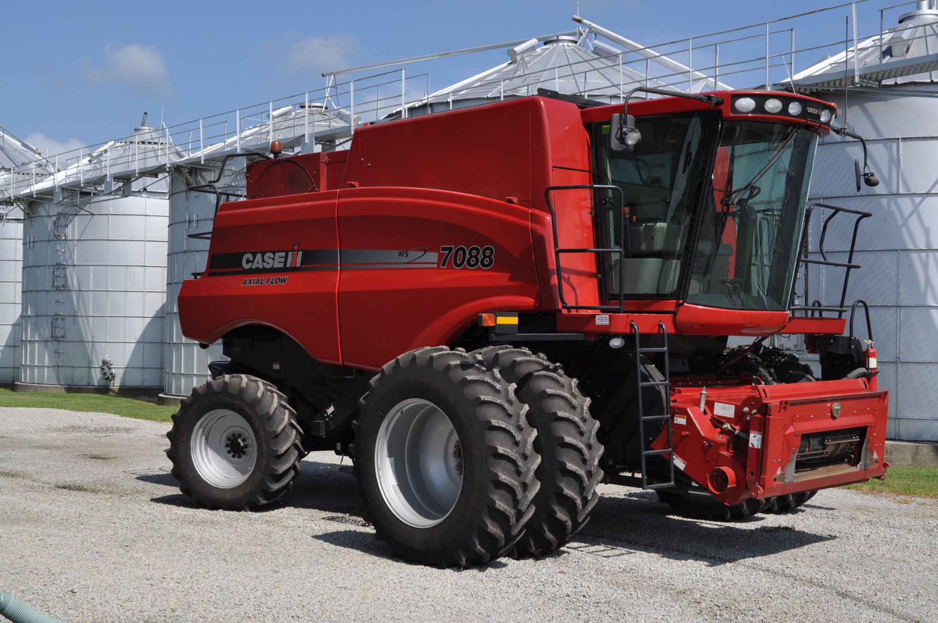 Case International 7088 combine, 520/85 R 38 straddle duals, 540/65 R 30 rear, 2WD field tracker, - Image 21 of 24