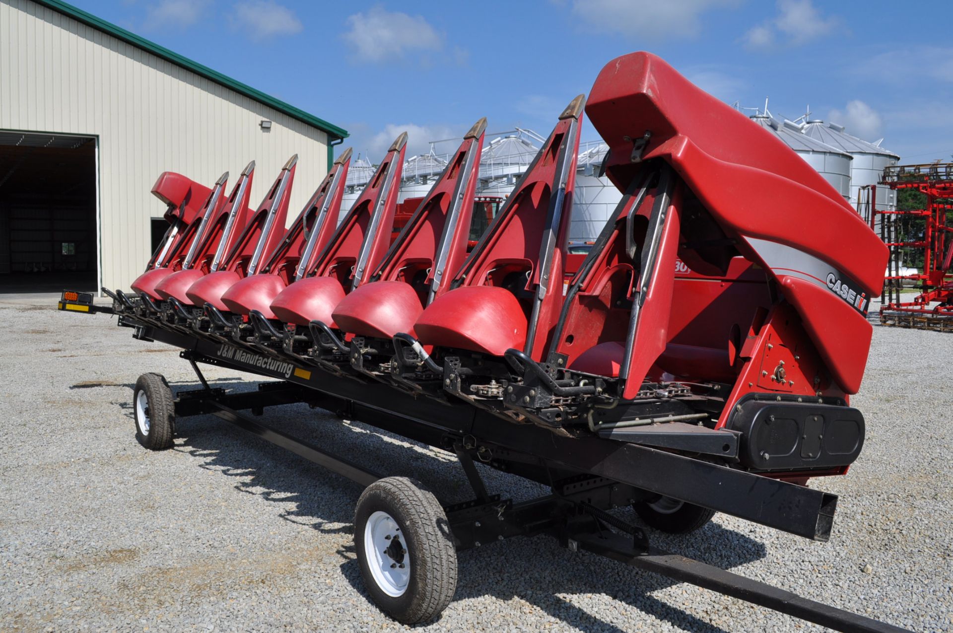 Case IH 3408 8 row x 30” corn head, poly, hyd deck plates, knife rolls, 600 acres on sprockets and - Image 15 of 15