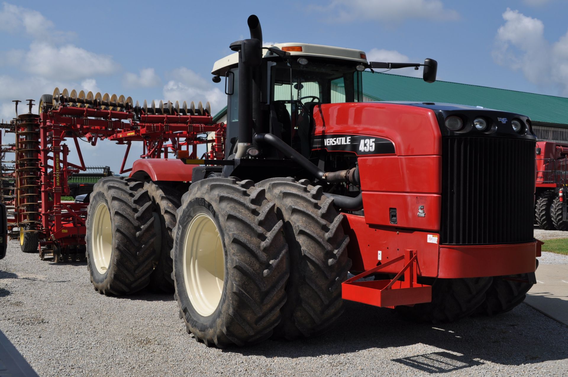 Versatile 435 4WD tractor, 650/65R42 duals, 12 sp manual trans, 1568 hrs, 6 hyd remotes, SN 700918 - Image 18 of 19