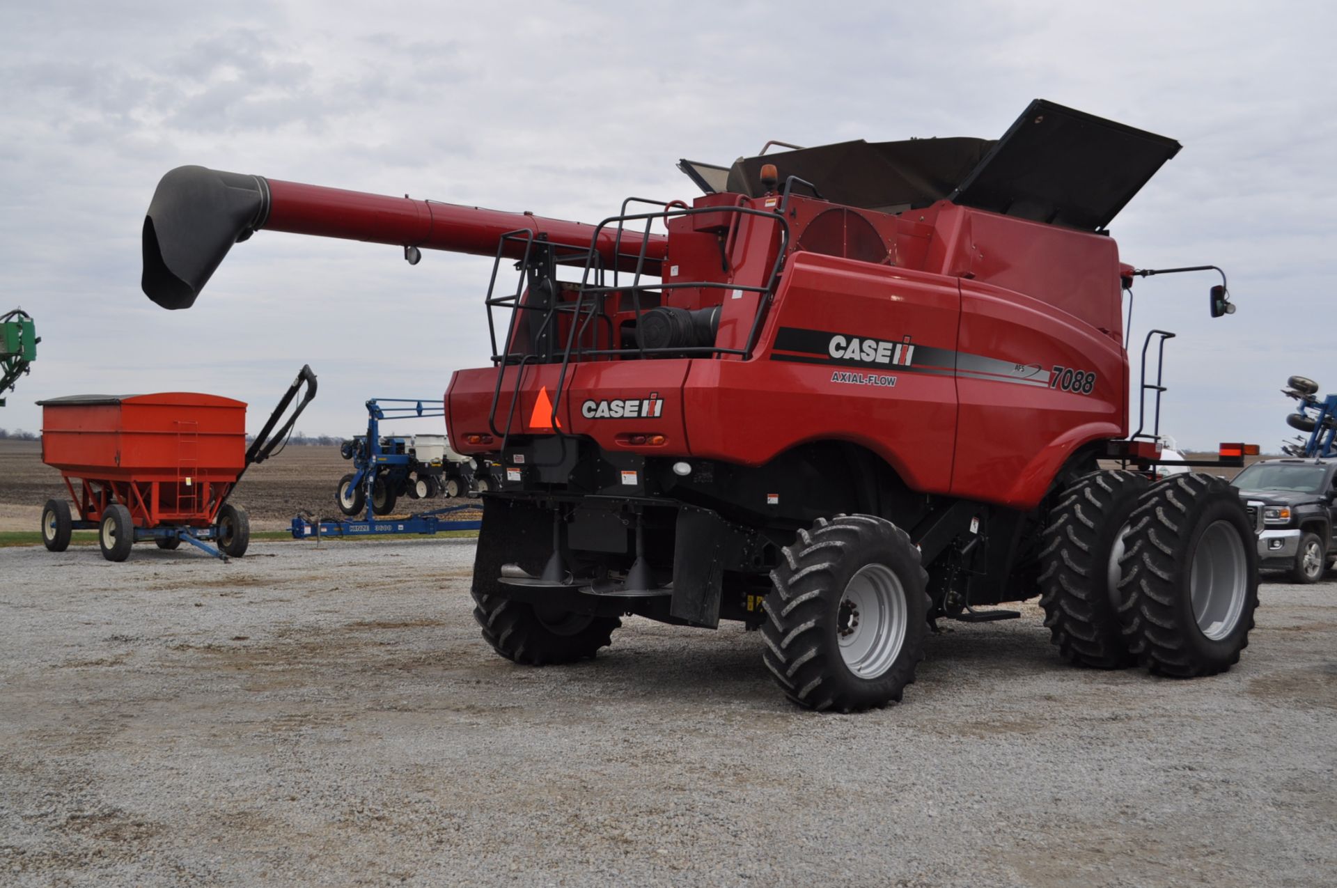 Case International 7088 combine, 520/85 R 38 straddle duals, 540/65 R 30 rear, 2WD field tracker, - Image 3 of 24