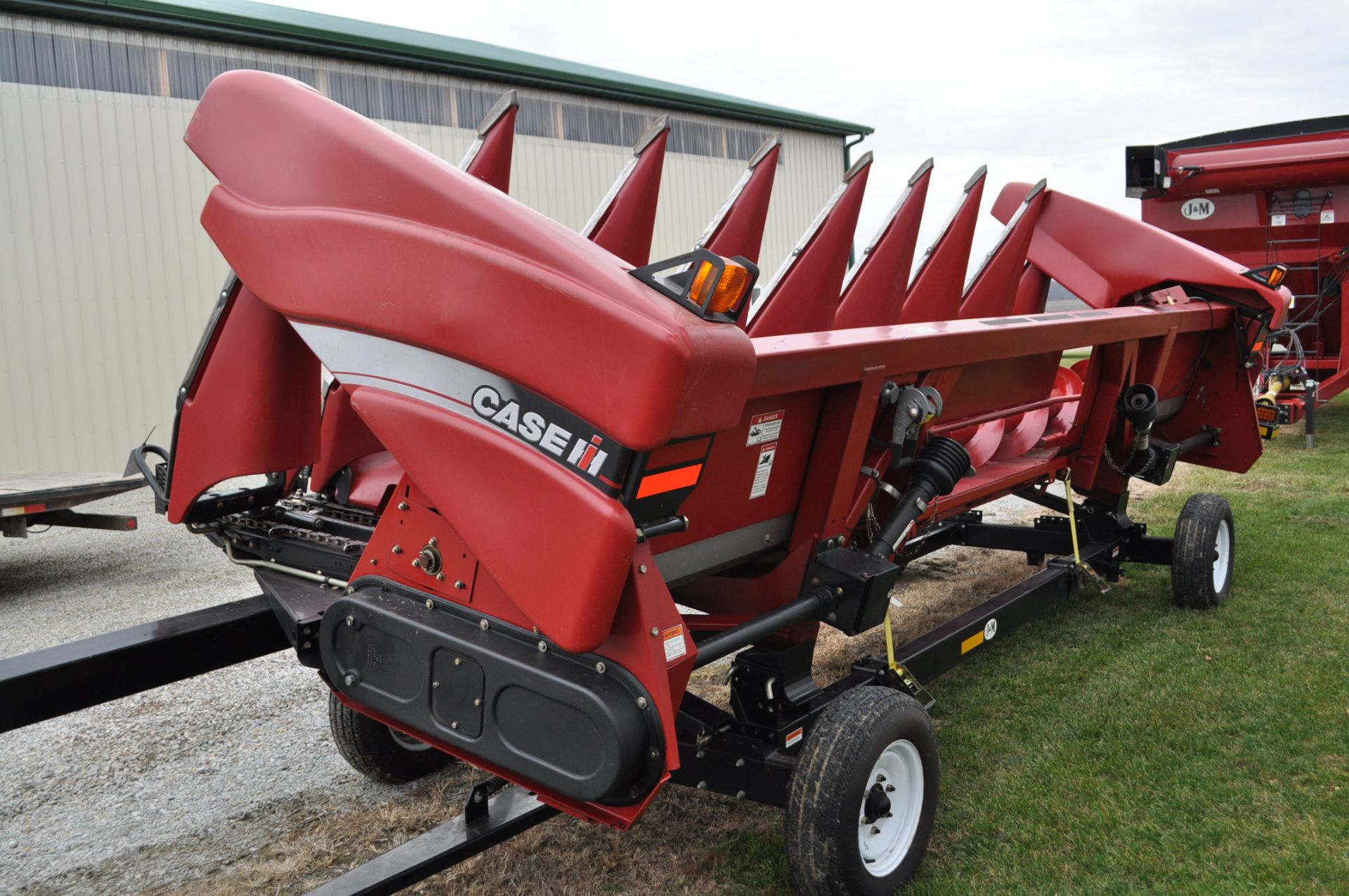 Case IH 3408 8 row x 30” corn head, poly, hyd deck plates, knife rolls, 600 acres on sprockets and - Image 2 of 15