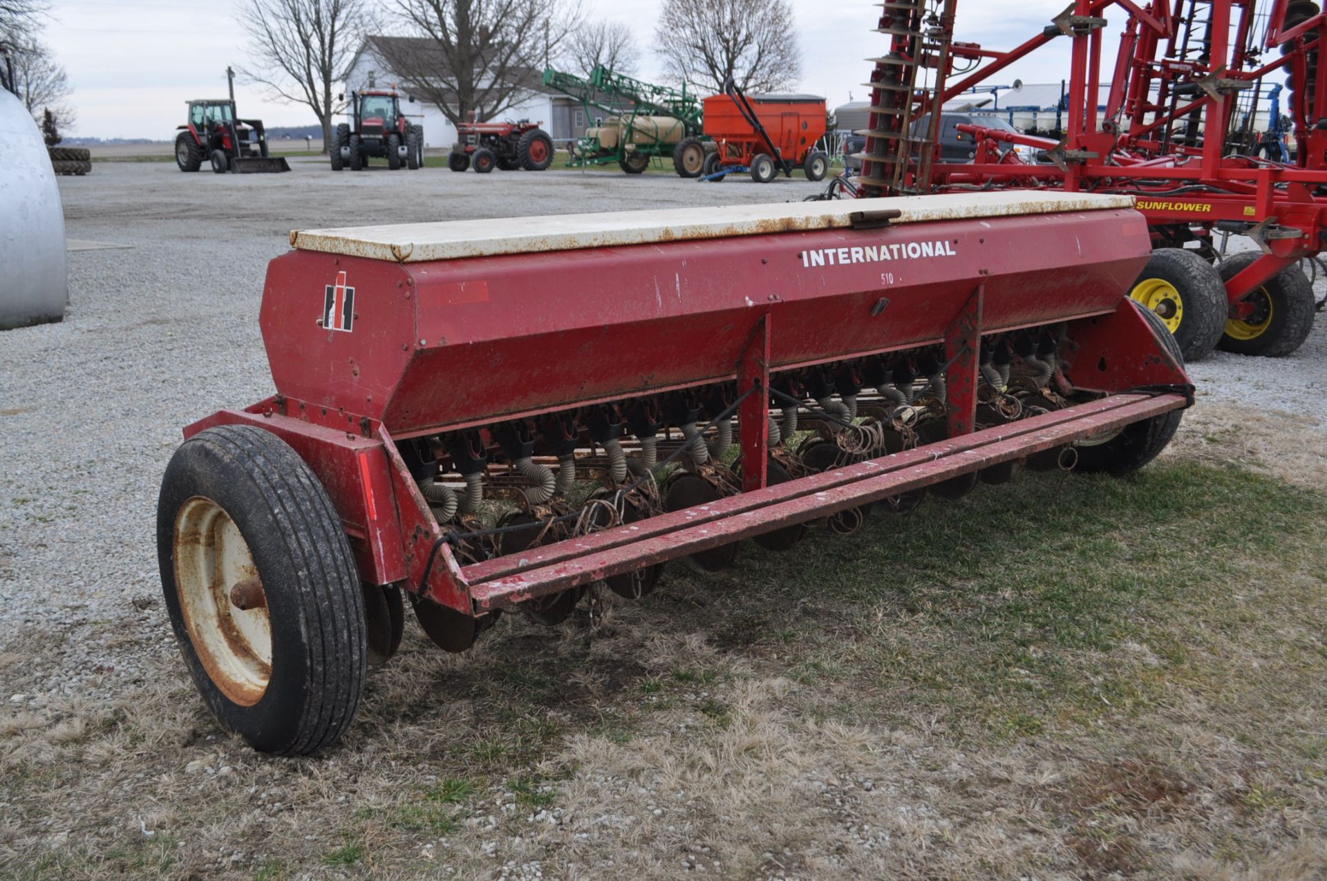 12’ International 510 end-wheel drill, 7 1/2” spacing - Image 2 of 10