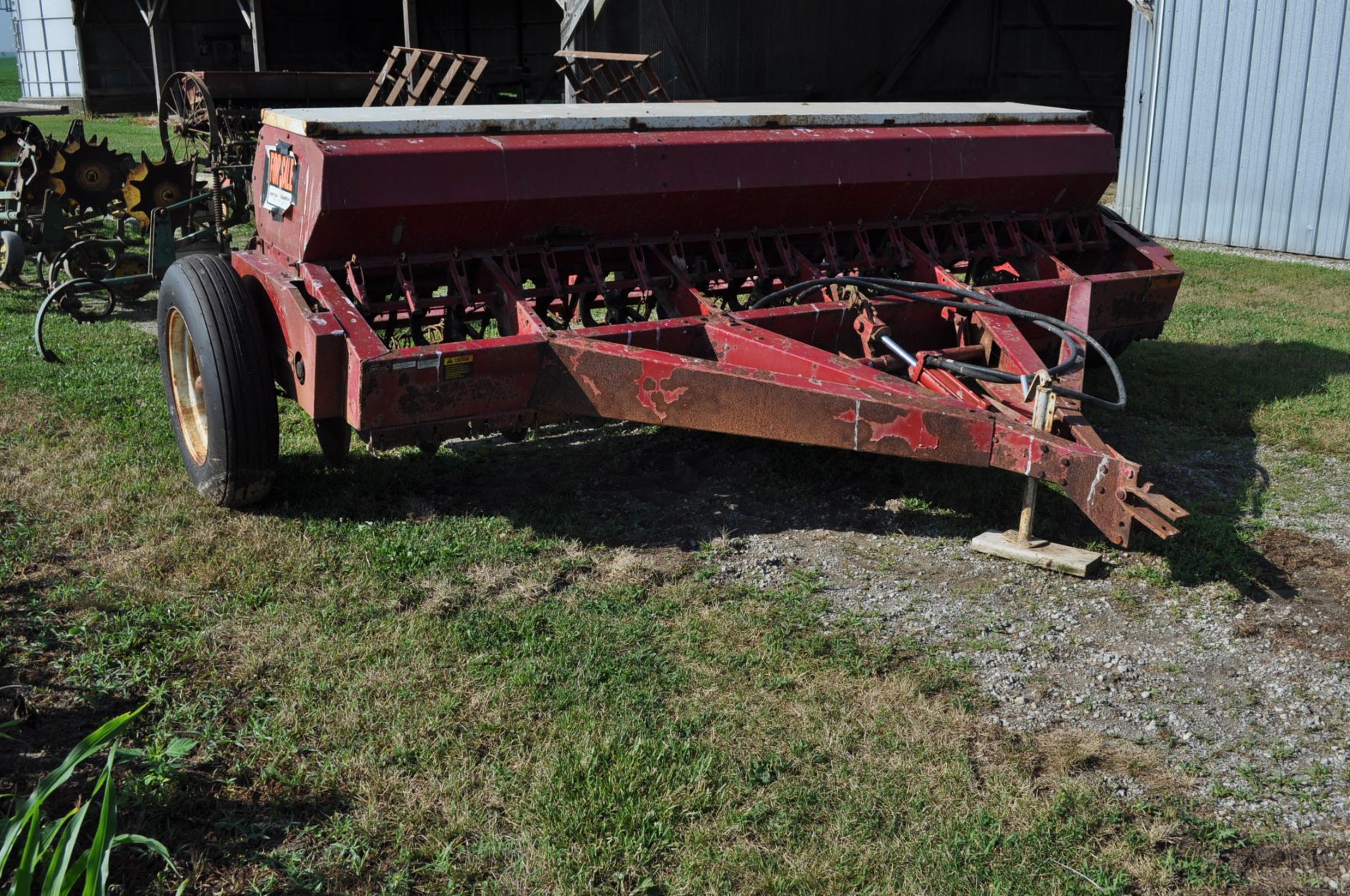 12’ International 510 end-wheel drill, 7 1/2” spacing - Image 10 of 10