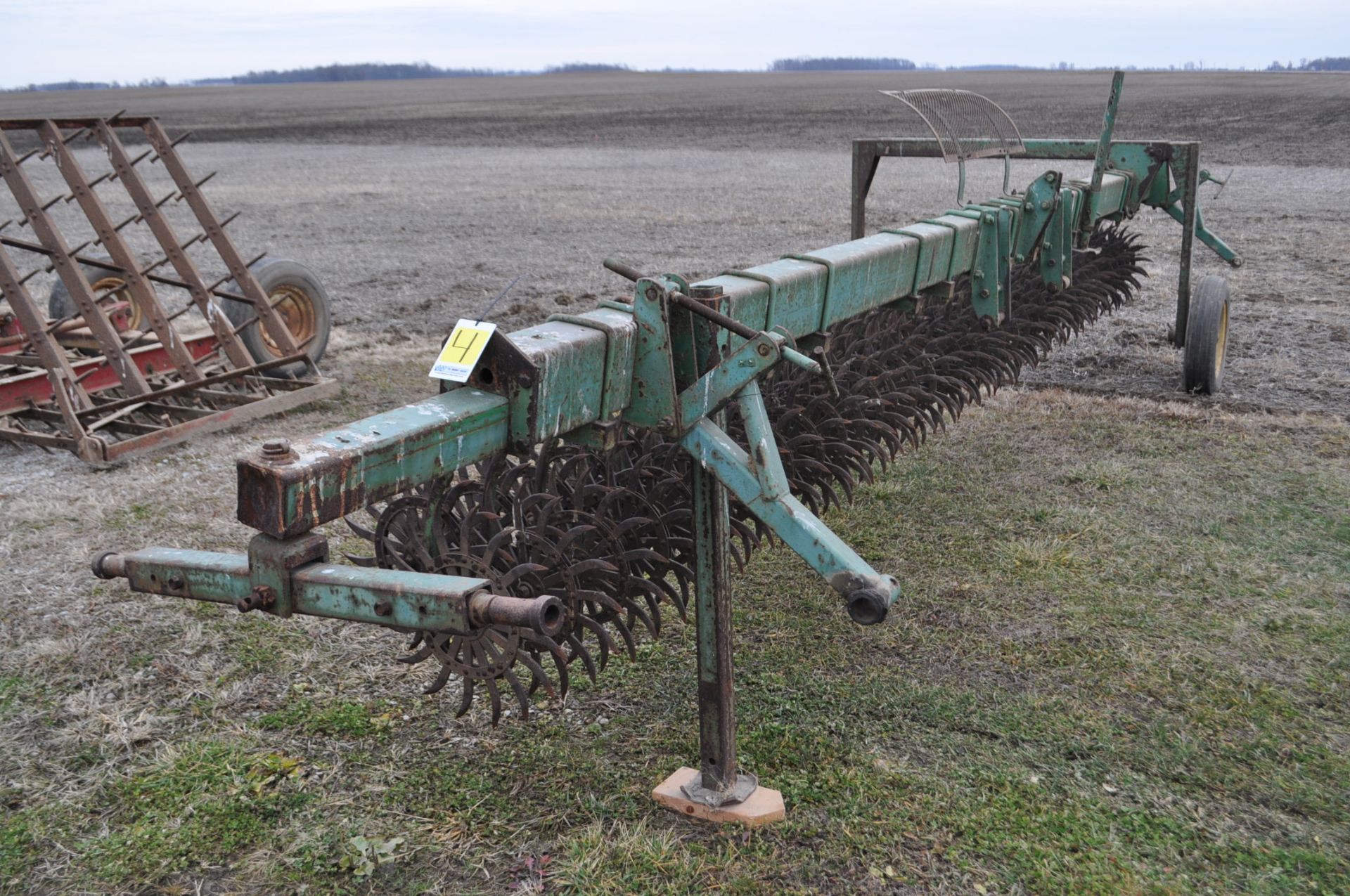 20’ John Deere rotary hoe, 3 pt, end transport