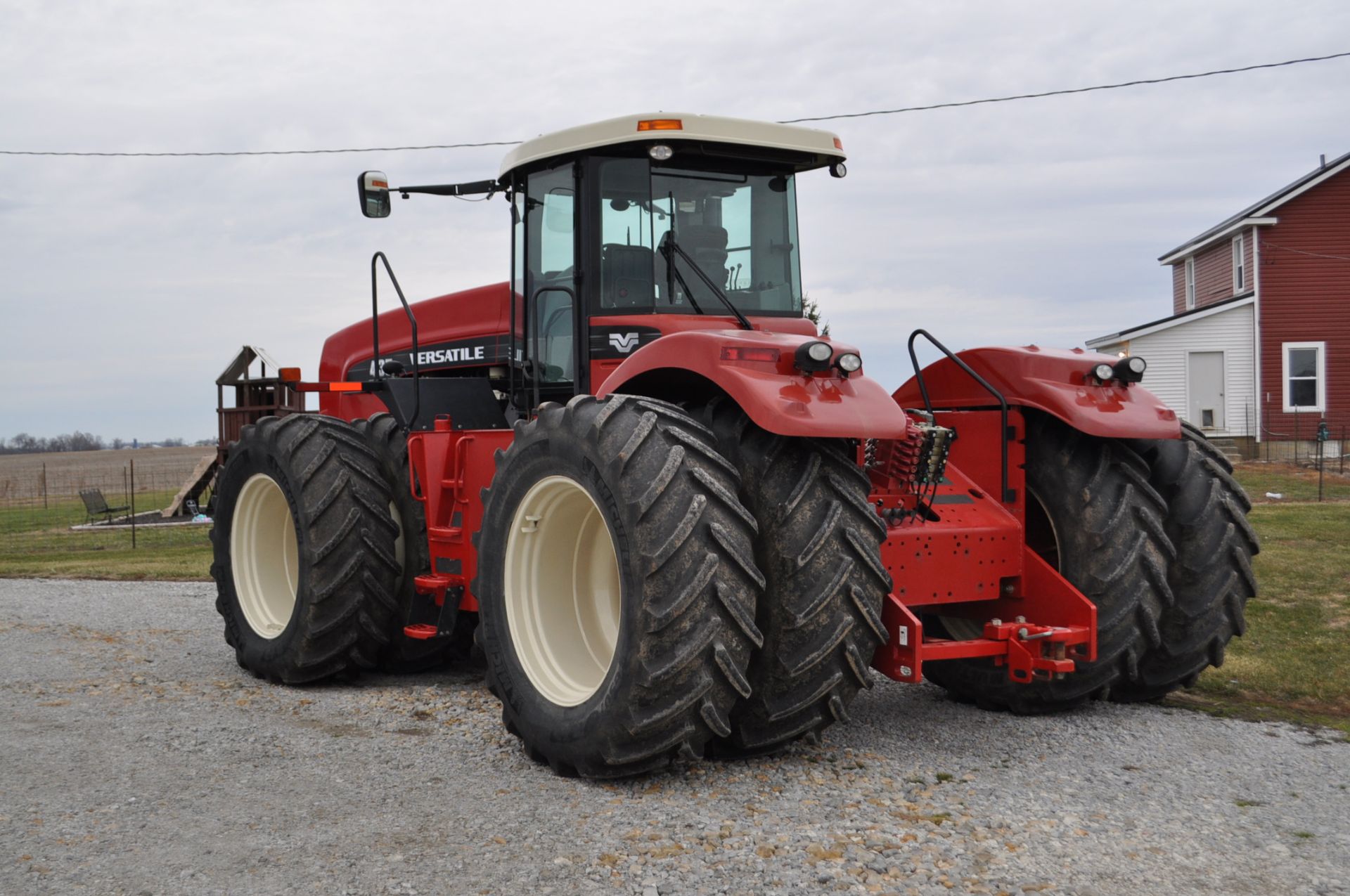 Versatile 435 4WD tractor, 650/65R42 duals, 12 sp manual trans, 1568 hrs, 6 hyd remotes, SN 700918 - Image 2 of 19