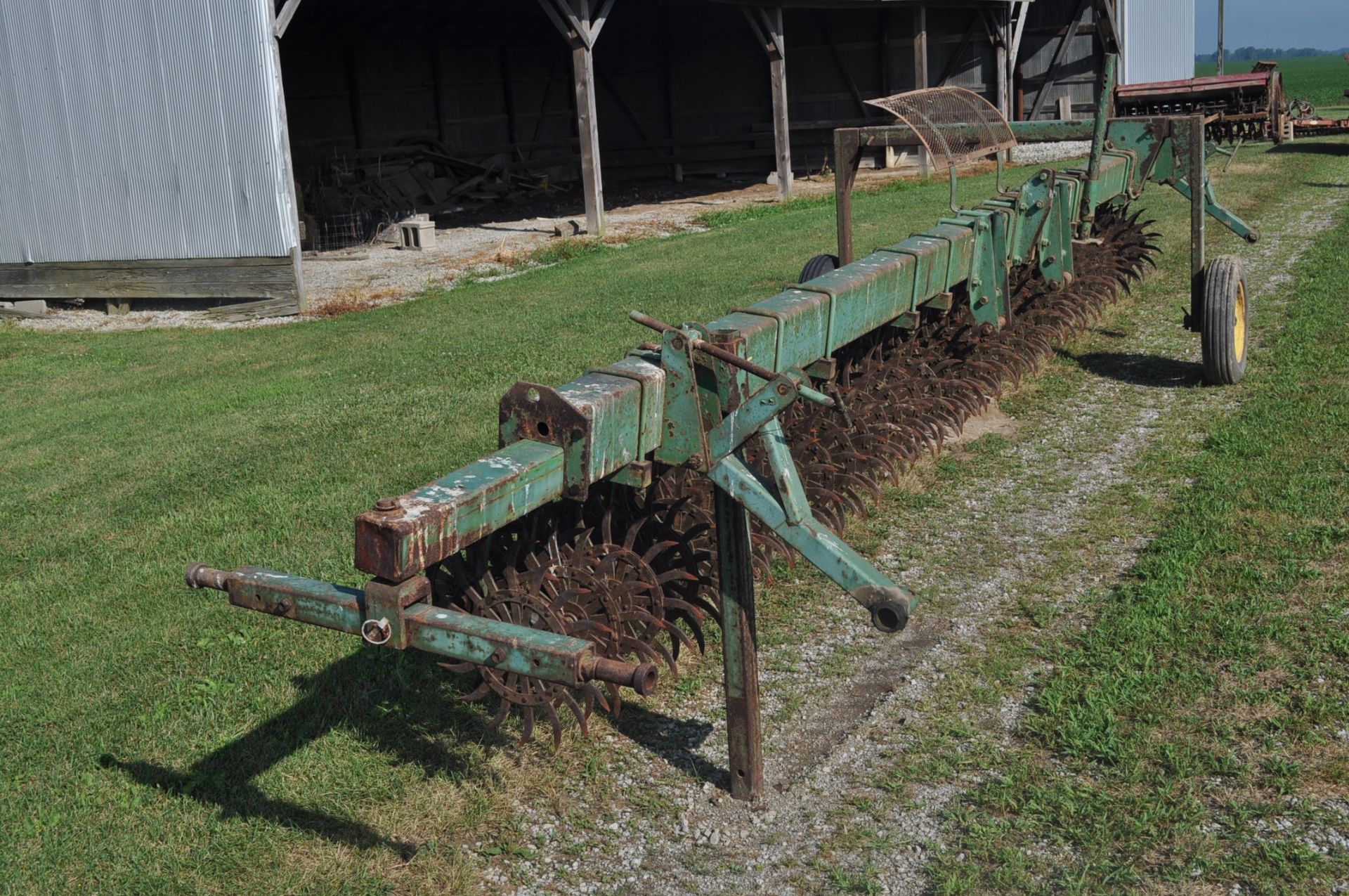 20’ John Deere rotary hoe, 3 pt, end transport - Image 6 of 7