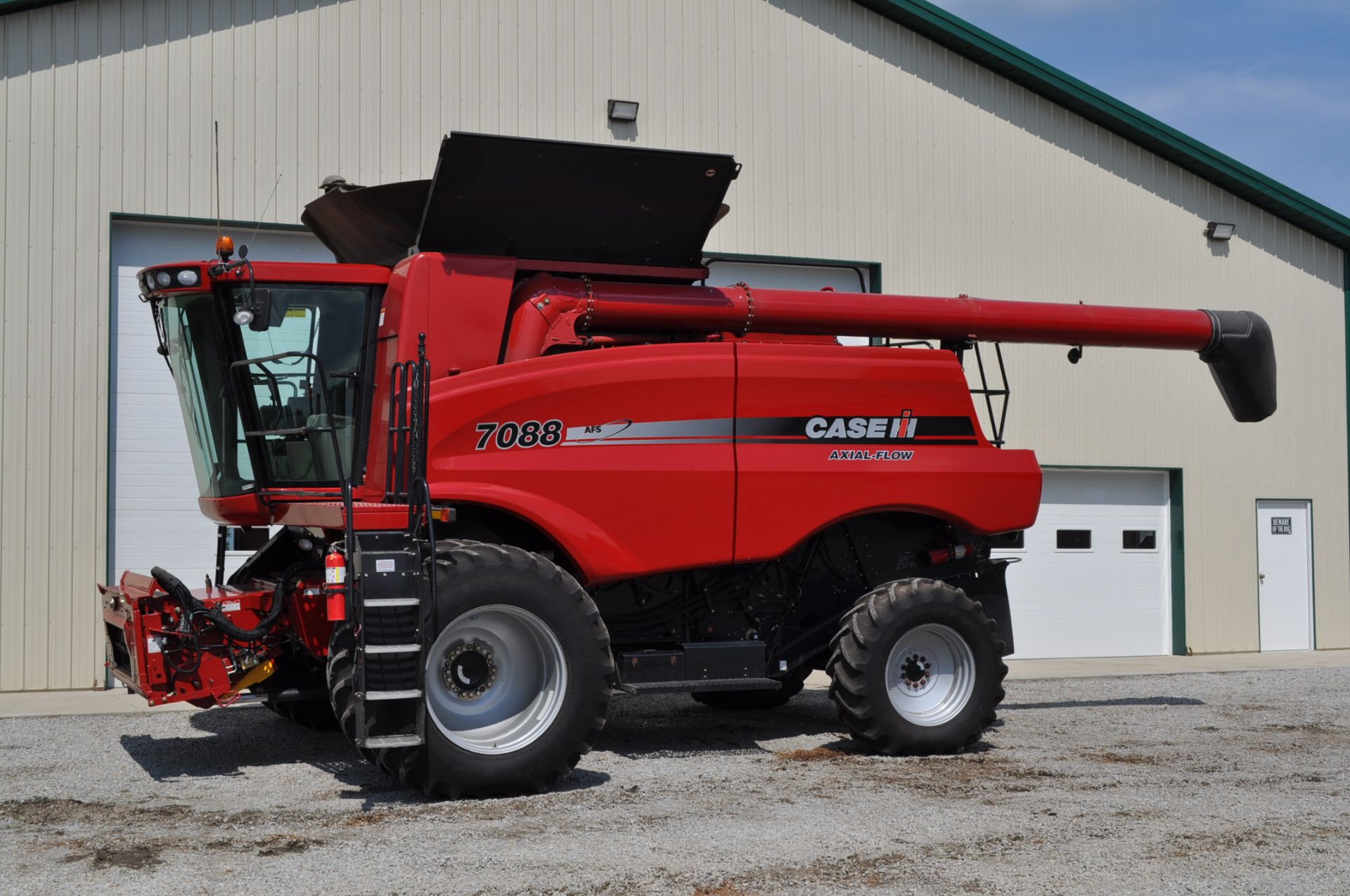 Case International 7088 combine, 520/85 R 38 straddle duals, 540/65 R 30 rear, 2WD field tracker, - Image 22 of 24