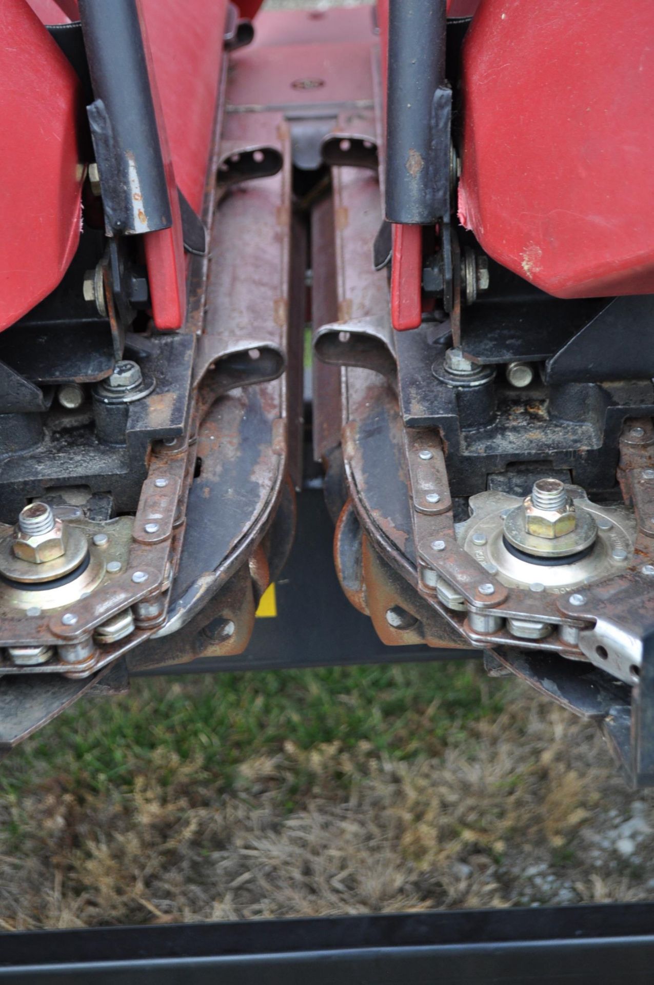 Case IH 3408 8 row x 30” corn head, poly, hyd deck plates, knife rolls, 600 acres on sprockets and - Image 9 of 15