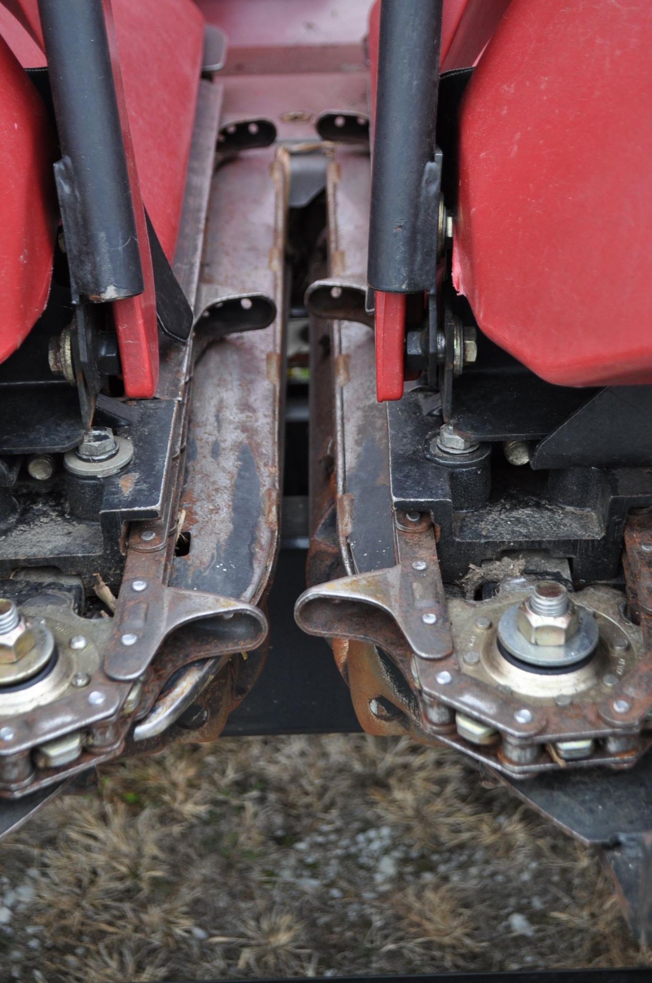 Case IH 3408 8 row x 30” corn head, poly, hyd deck plates, knife rolls, 600 acres on sprockets and - Image 10 of 15