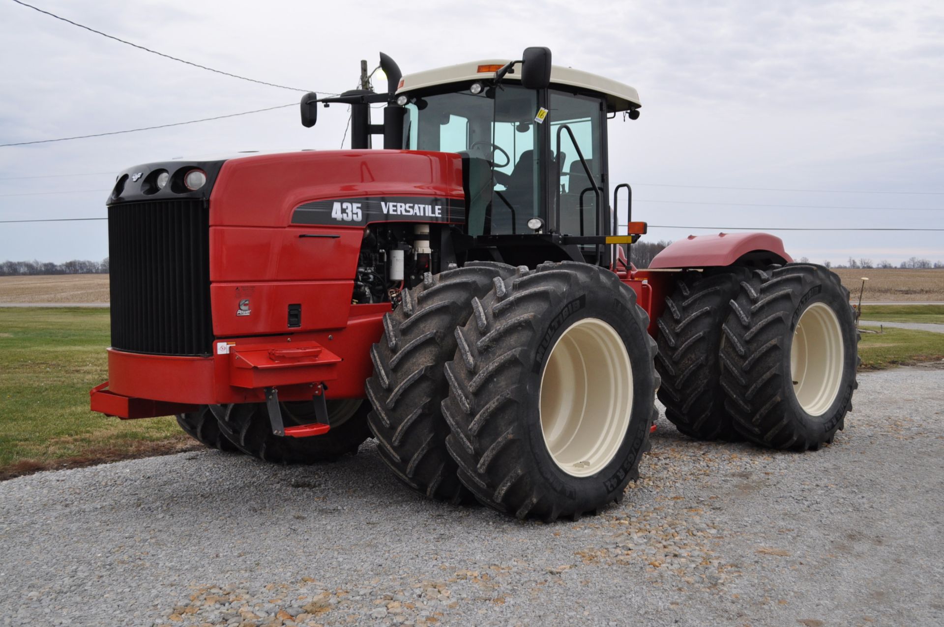 Versatile 435 4WD tractor, 650/65R42 duals, 12 sp manual trans, 1568 hrs, 6 hyd remotes, SN 700918