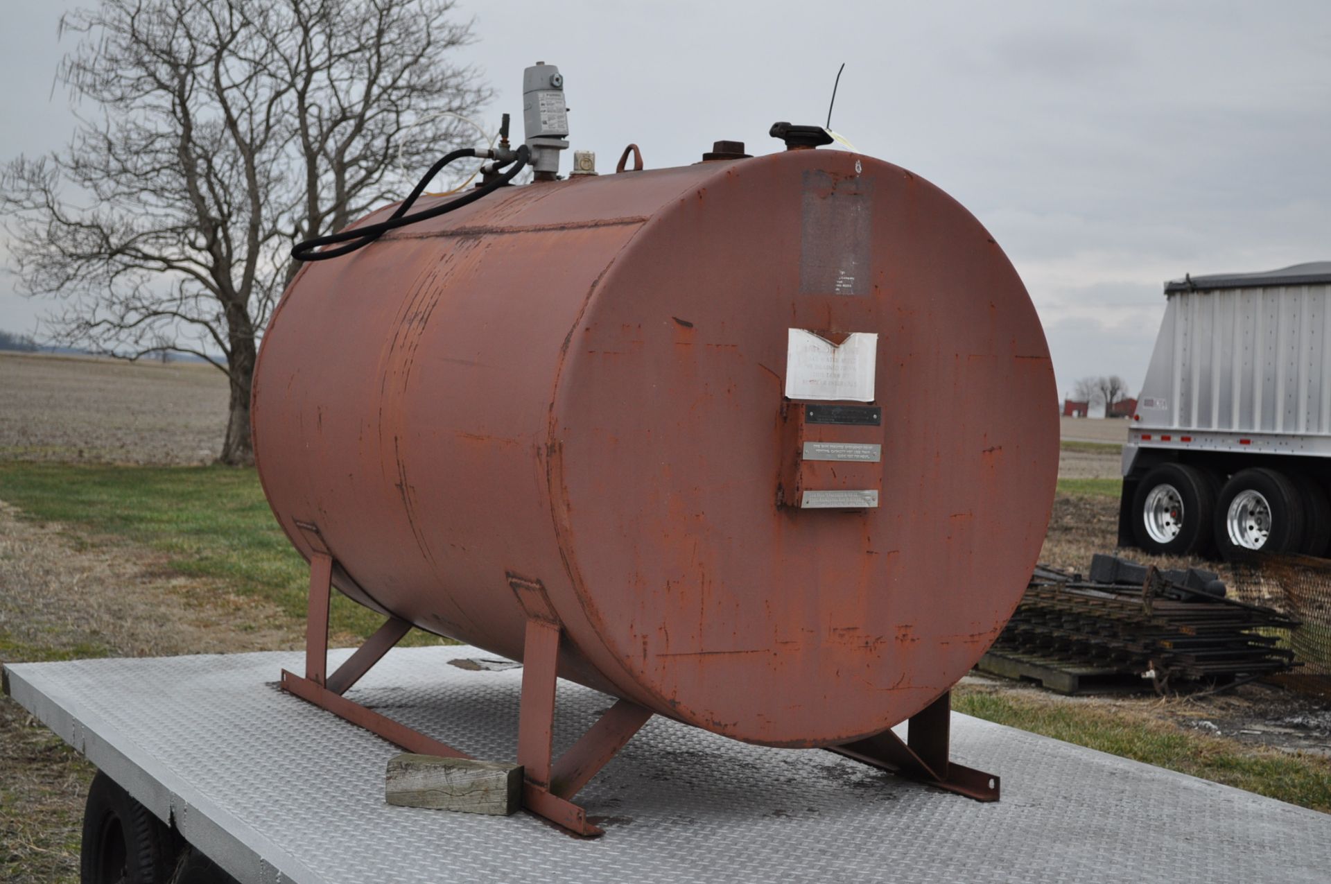500 gallon steel fuel tank - Image 4 of 5