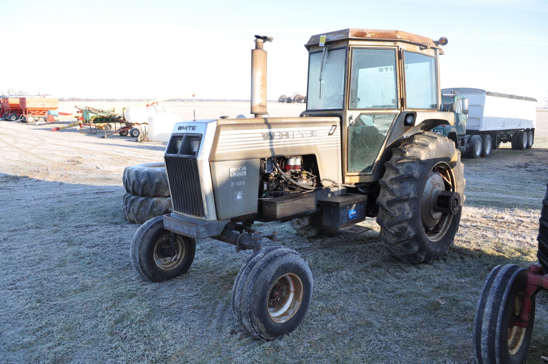 White 2-105 Field Boss tractor, 18.4-38 duals, 11L-15 front, diesel, over/under, 2 hyd remotes - Image 2 of 19