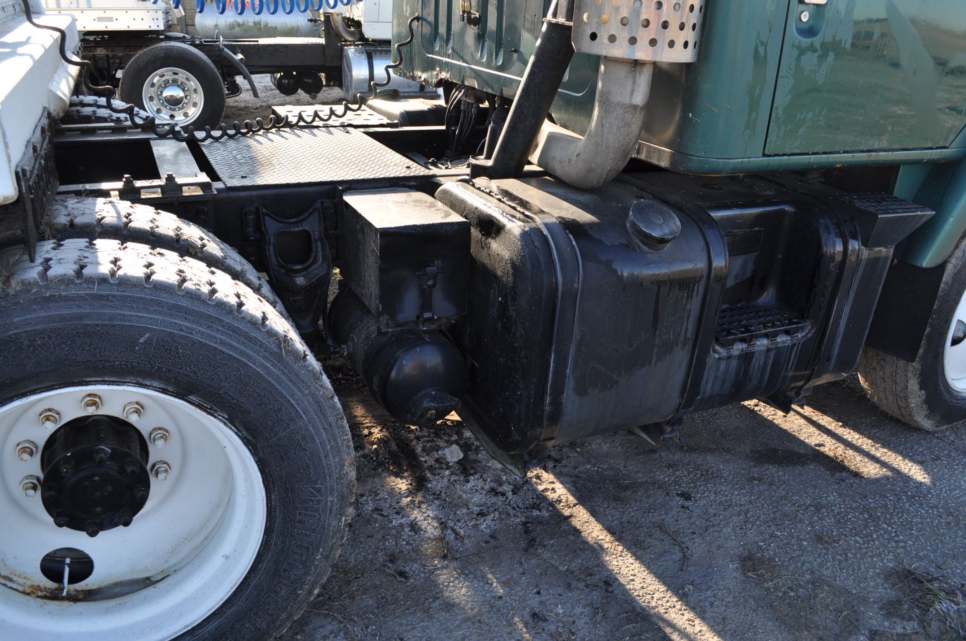 1986 International S 2200 semi truck, tandem axle, twin screw, Cummins diesel 855, 9 speed - Image 10 of 17