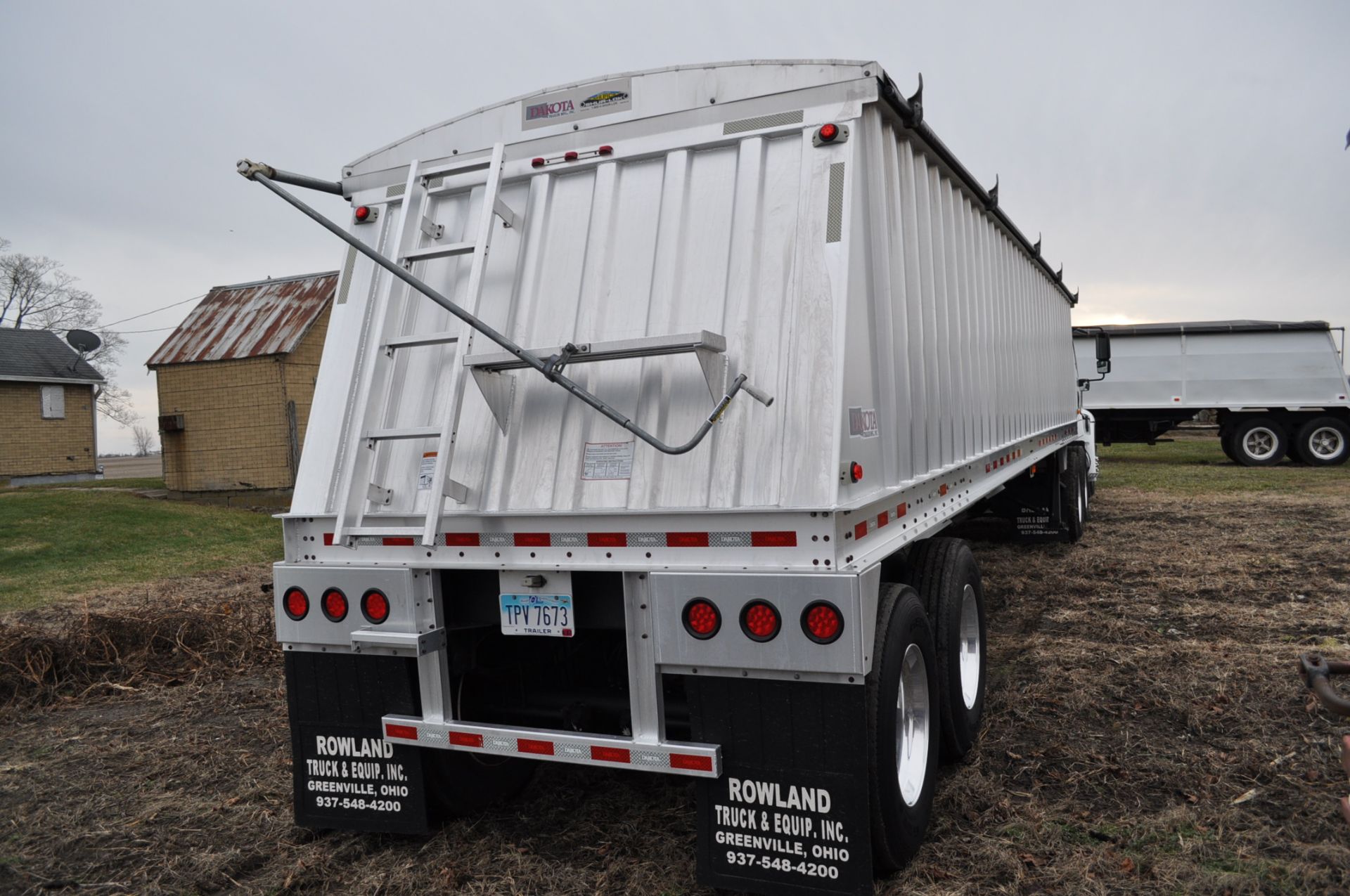 2012 36’ Dakota aluminum trailer, tandem axle, spring ride, 4 aluminum wheels, 11 R 22.5 tires - Image 3 of 4