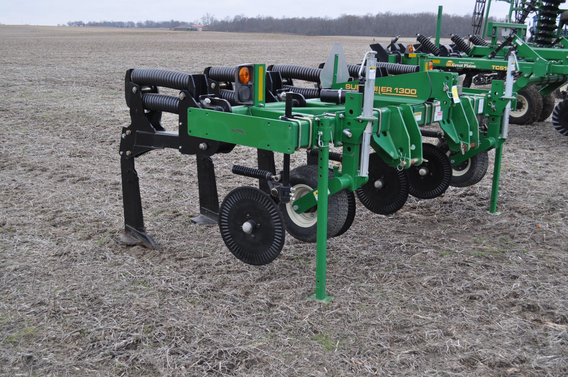 Great Plains 1300 Sub Soiler, 5-shank, no-till points, gauge wheels, coulter, 3 pt, ONE OWNER - Image 4 of 8