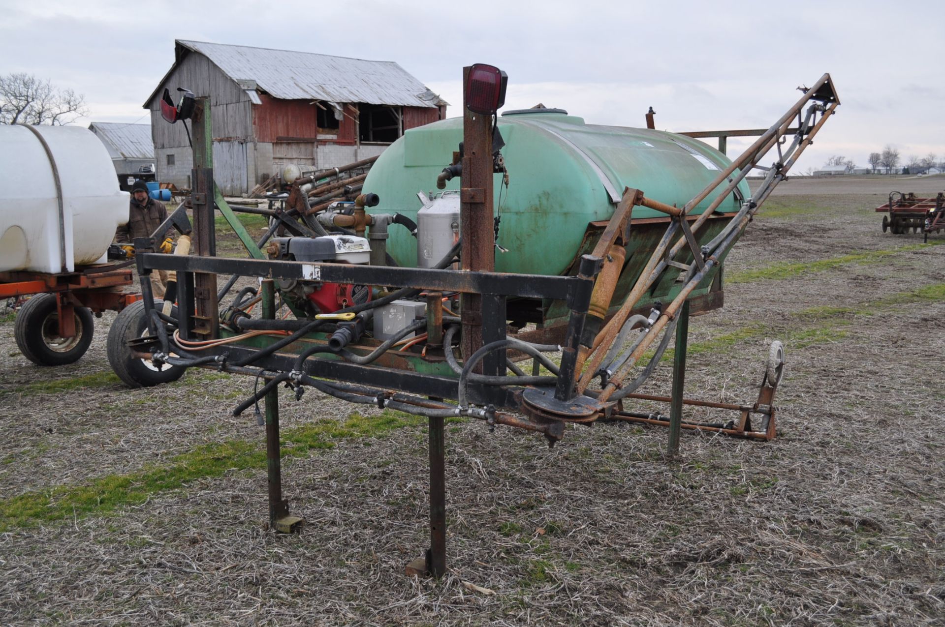 500 gallon poly tank truck bed sprayer, 45’ booms, hydro pump, foamer, Raven controller - Image 3 of 4